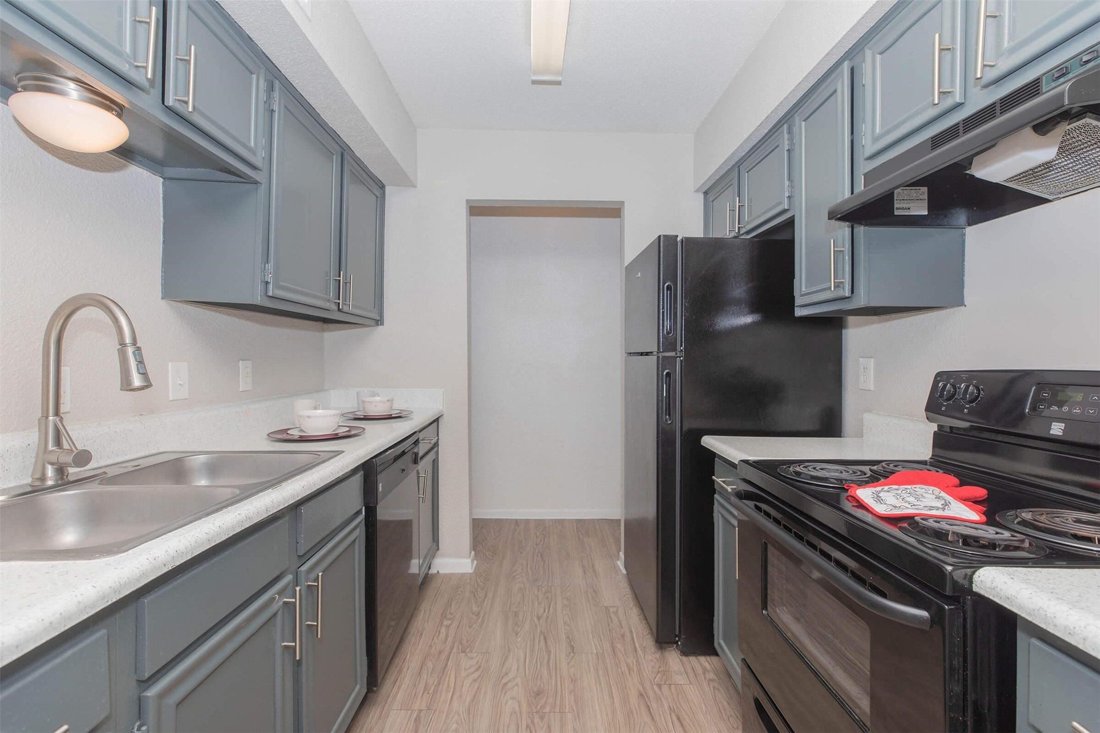 3125 Crestdale Drive 1517 Property Photo 5