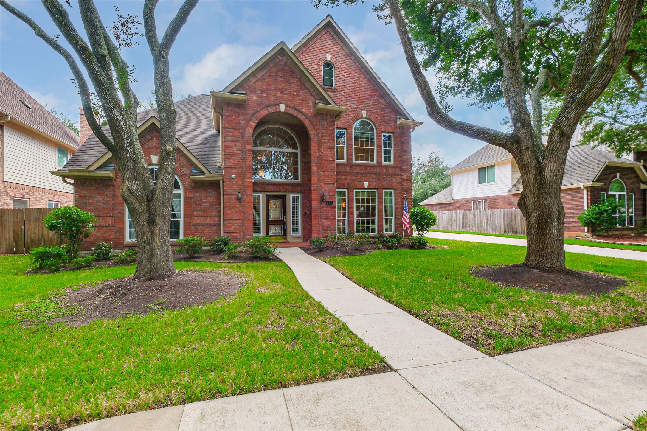 633 Clarenda Falls Drive Property Photo 3