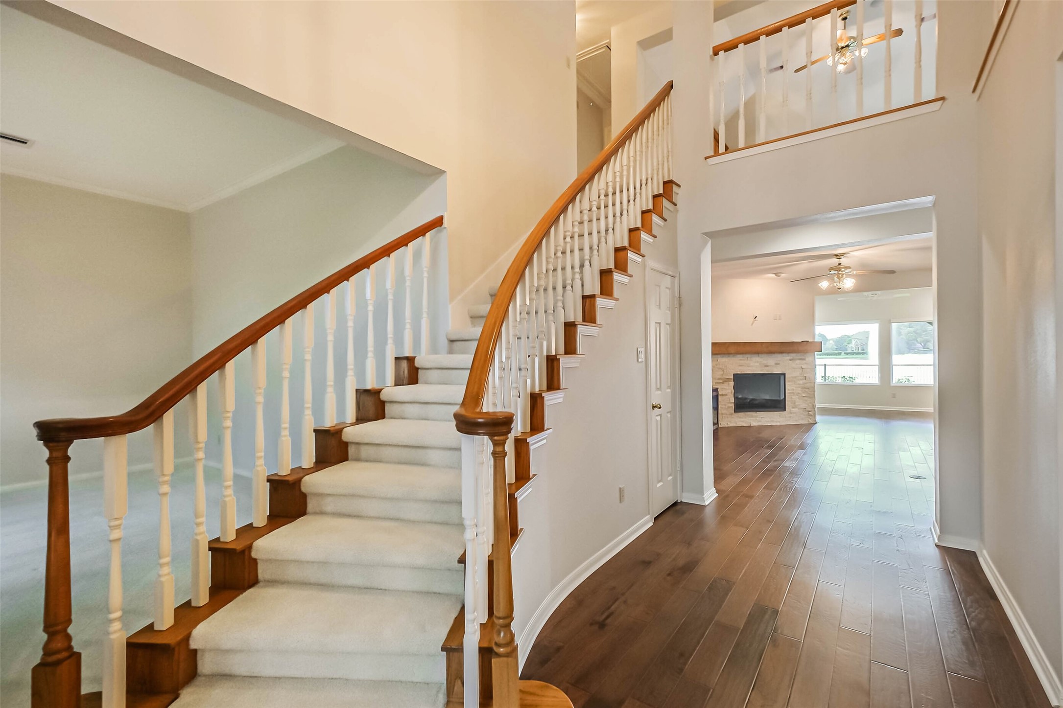 633 Clarenda Falls Drive Property Photo 6