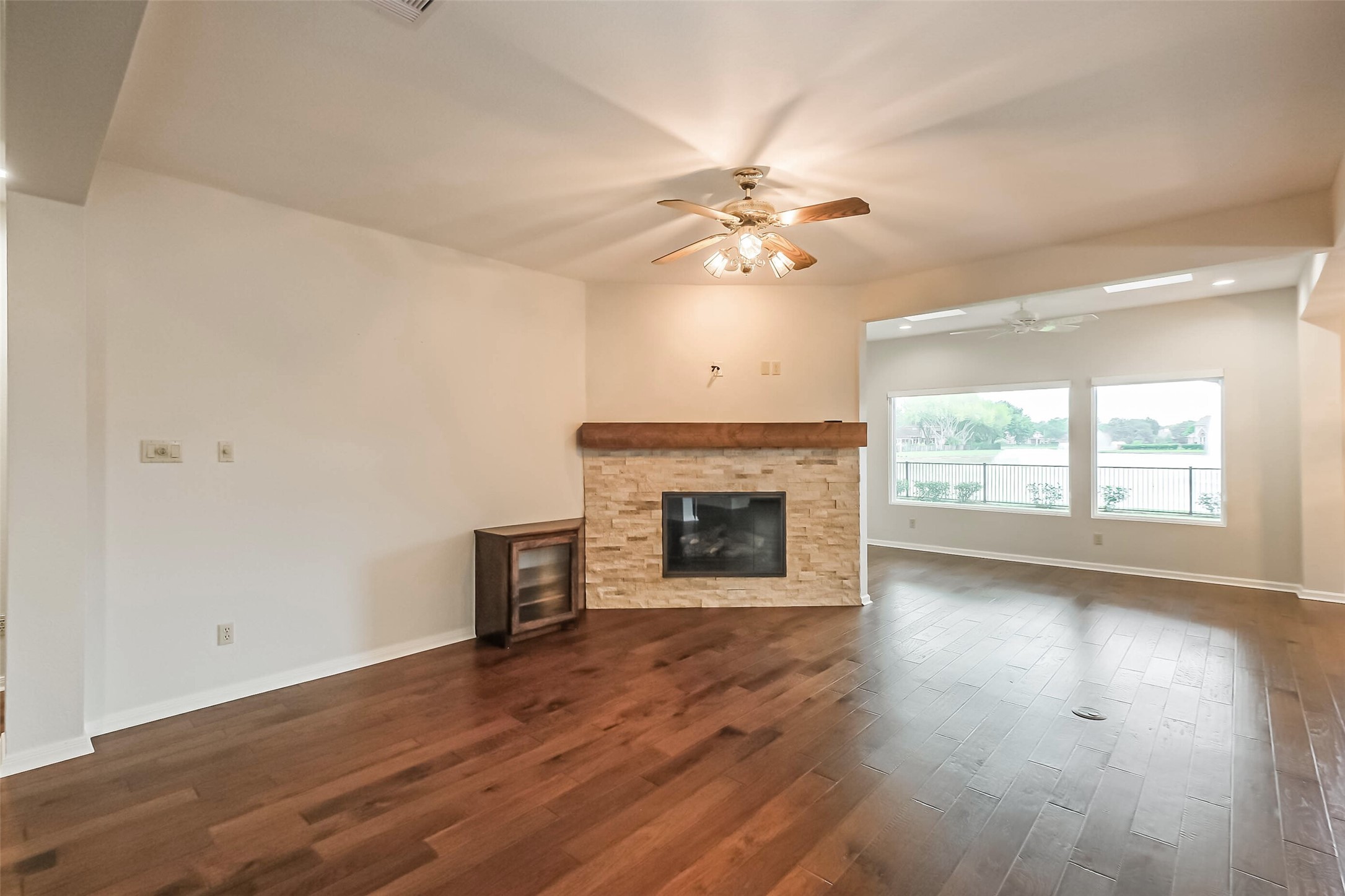 633 Clarenda Falls Drive Property Photo 11