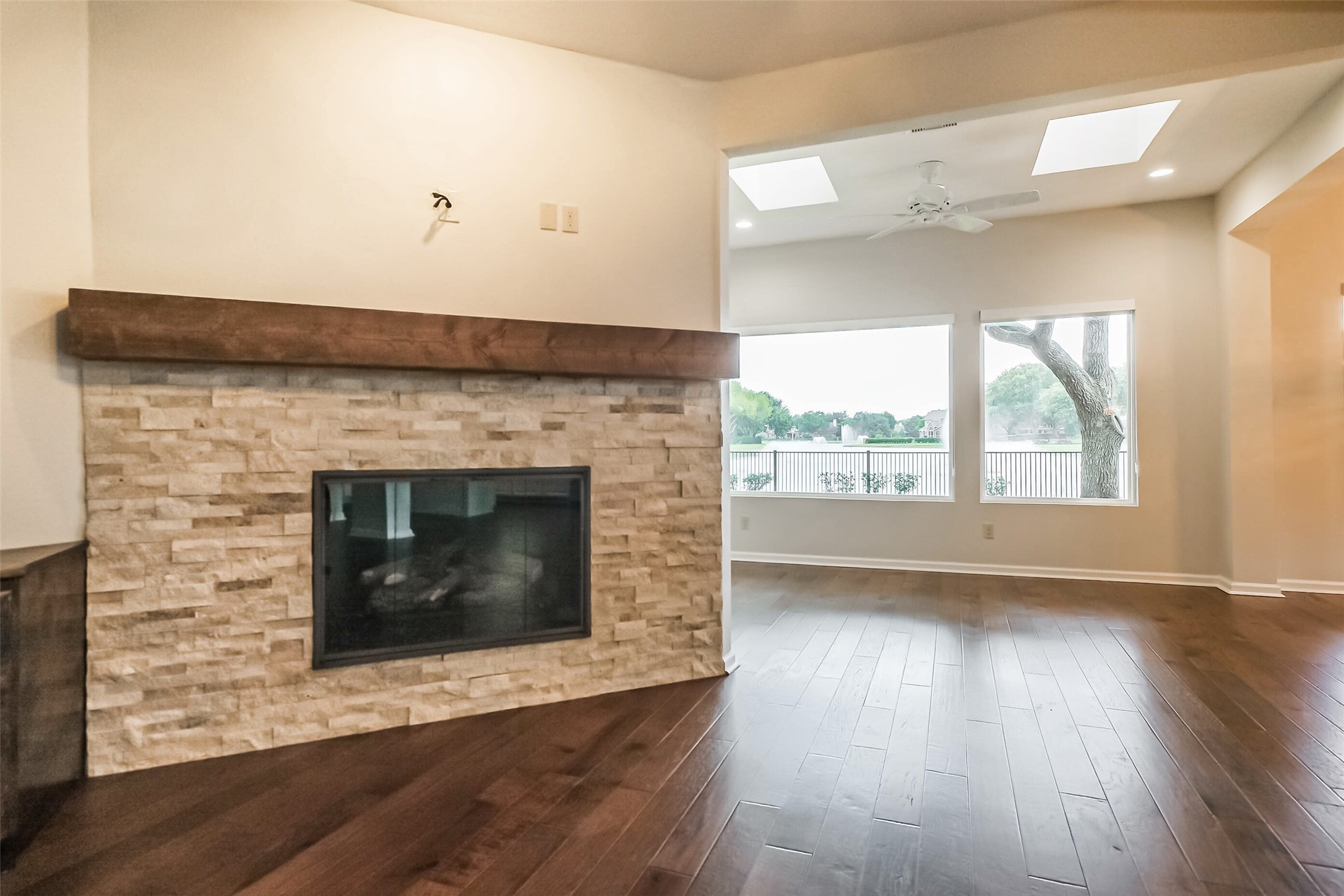 633 Clarenda Falls Drive Property Photo 14
