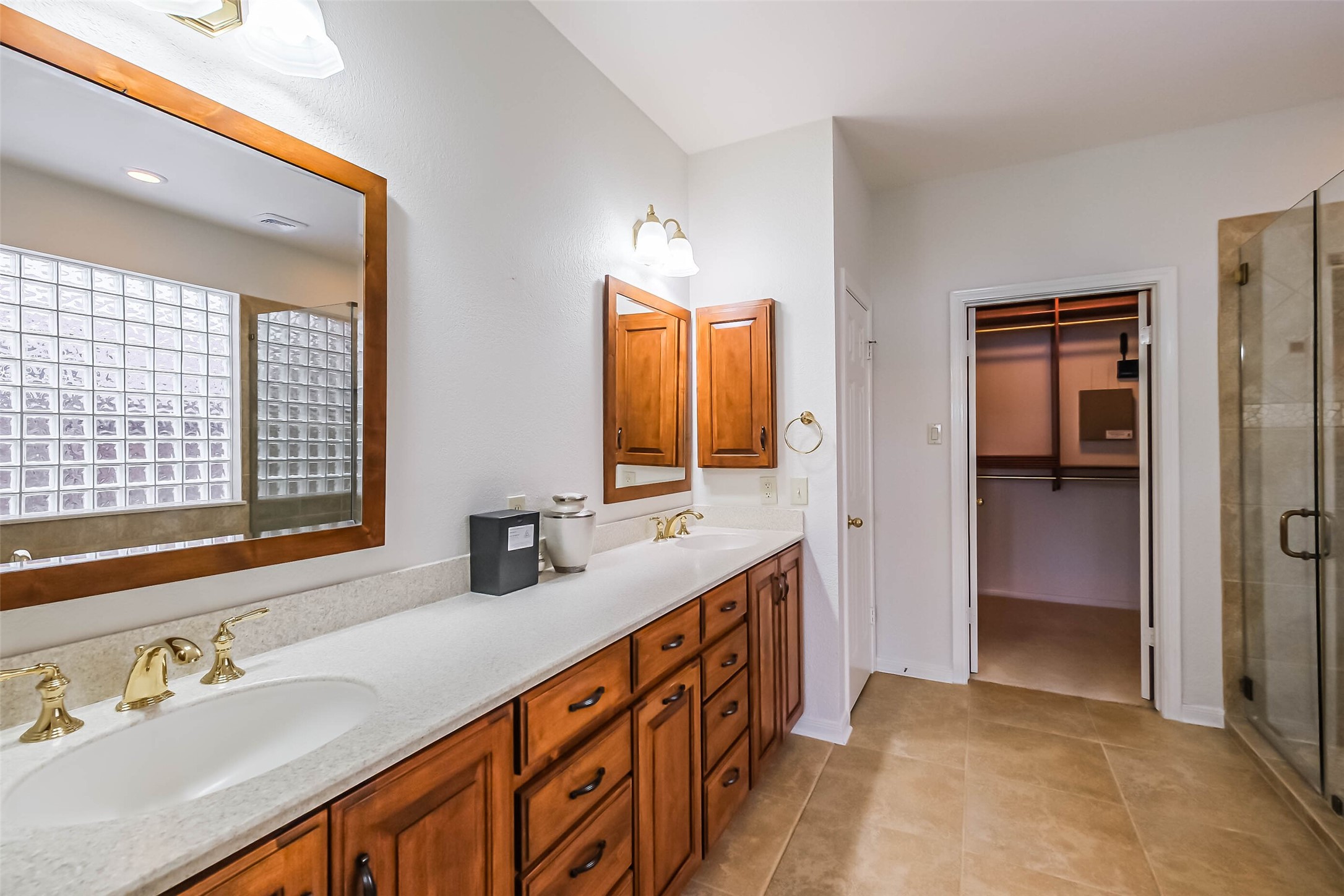 633 Clarenda Falls Drive Property Photo 27