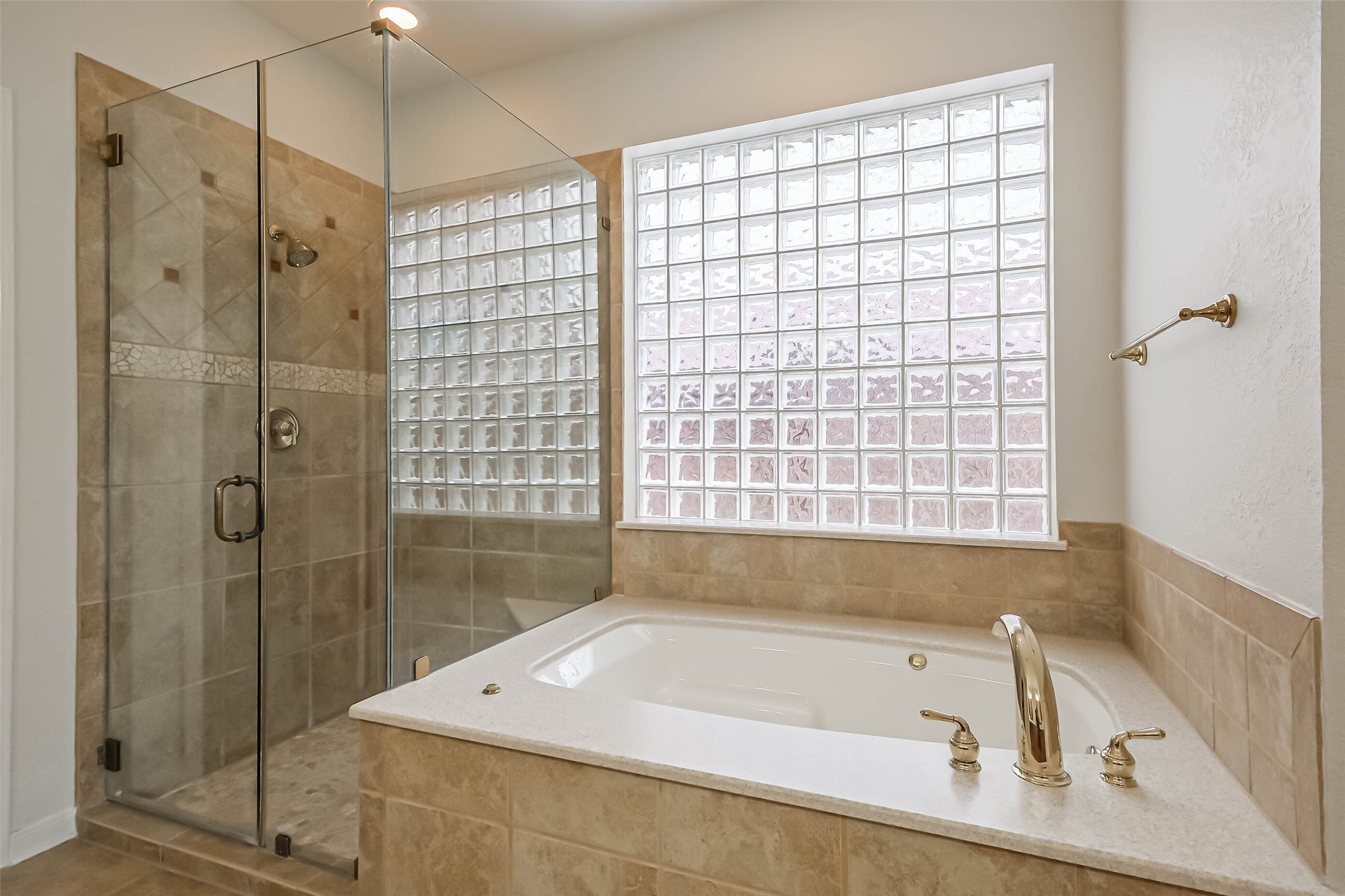 633 Clarenda Falls Drive Property Photo 28