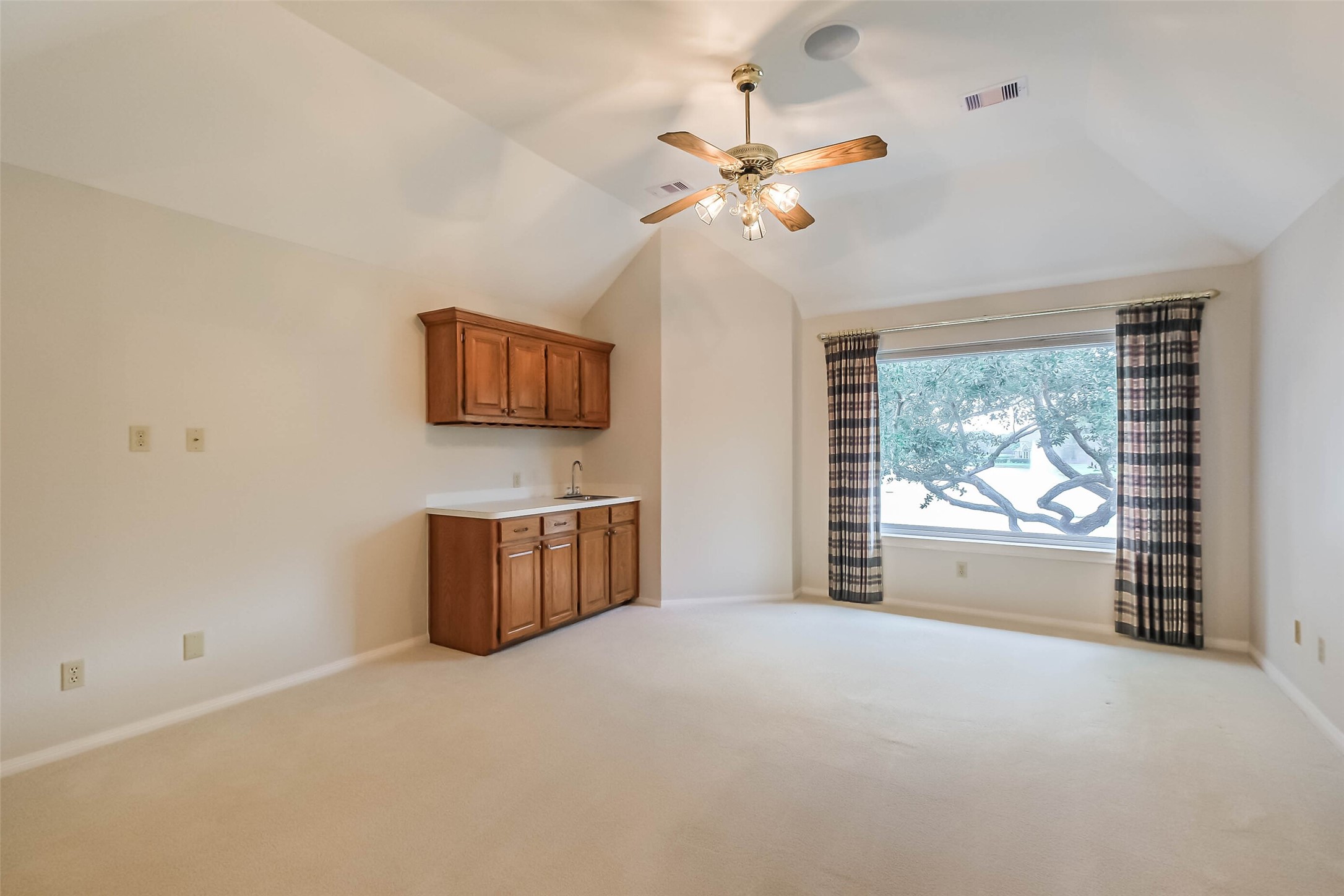 633 Clarenda Falls Drive Property Photo 32