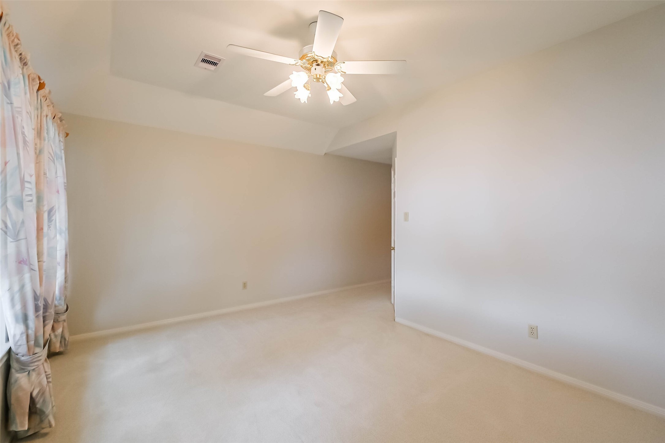 633 Clarenda Falls Drive Property Photo 35