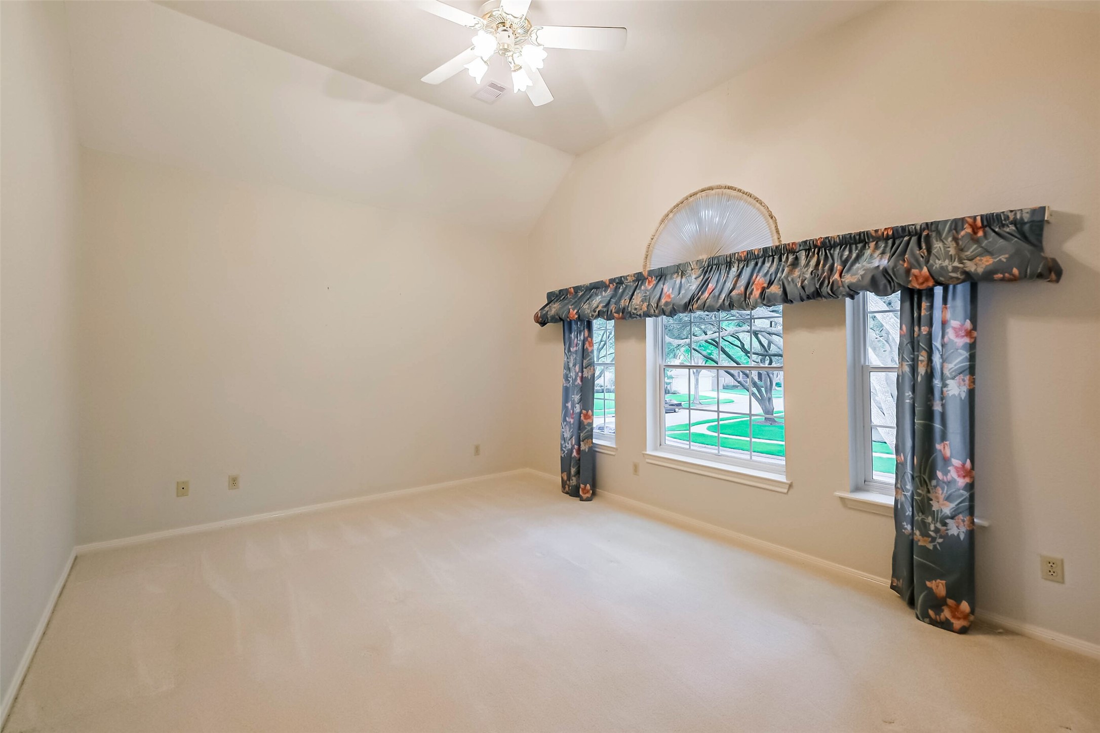 633 Clarenda Falls Drive Property Photo 36