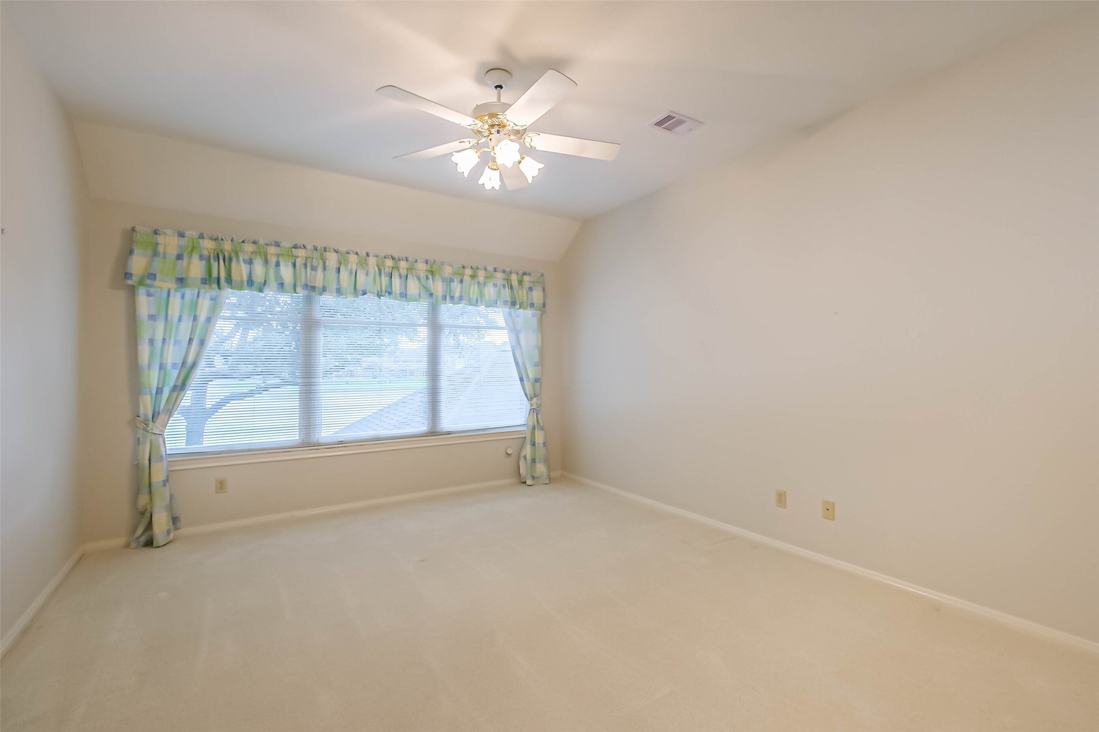 633 Clarenda Falls Drive Property Photo 37