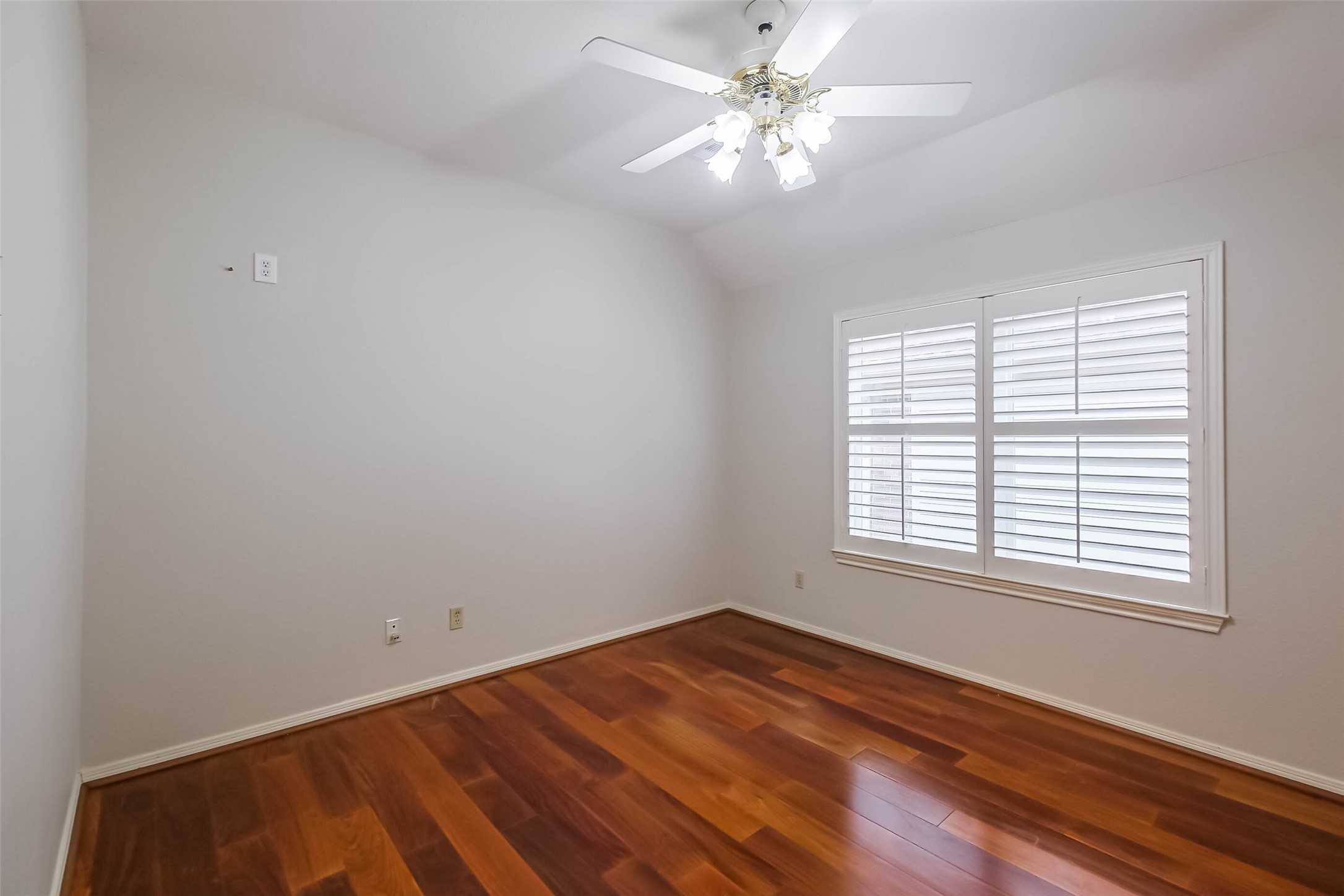 633 Clarenda Falls Drive Property Photo 39