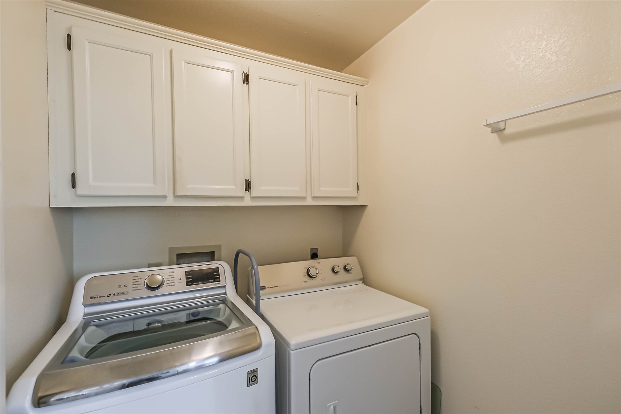 633 Clarenda Falls Drive Property Photo 41