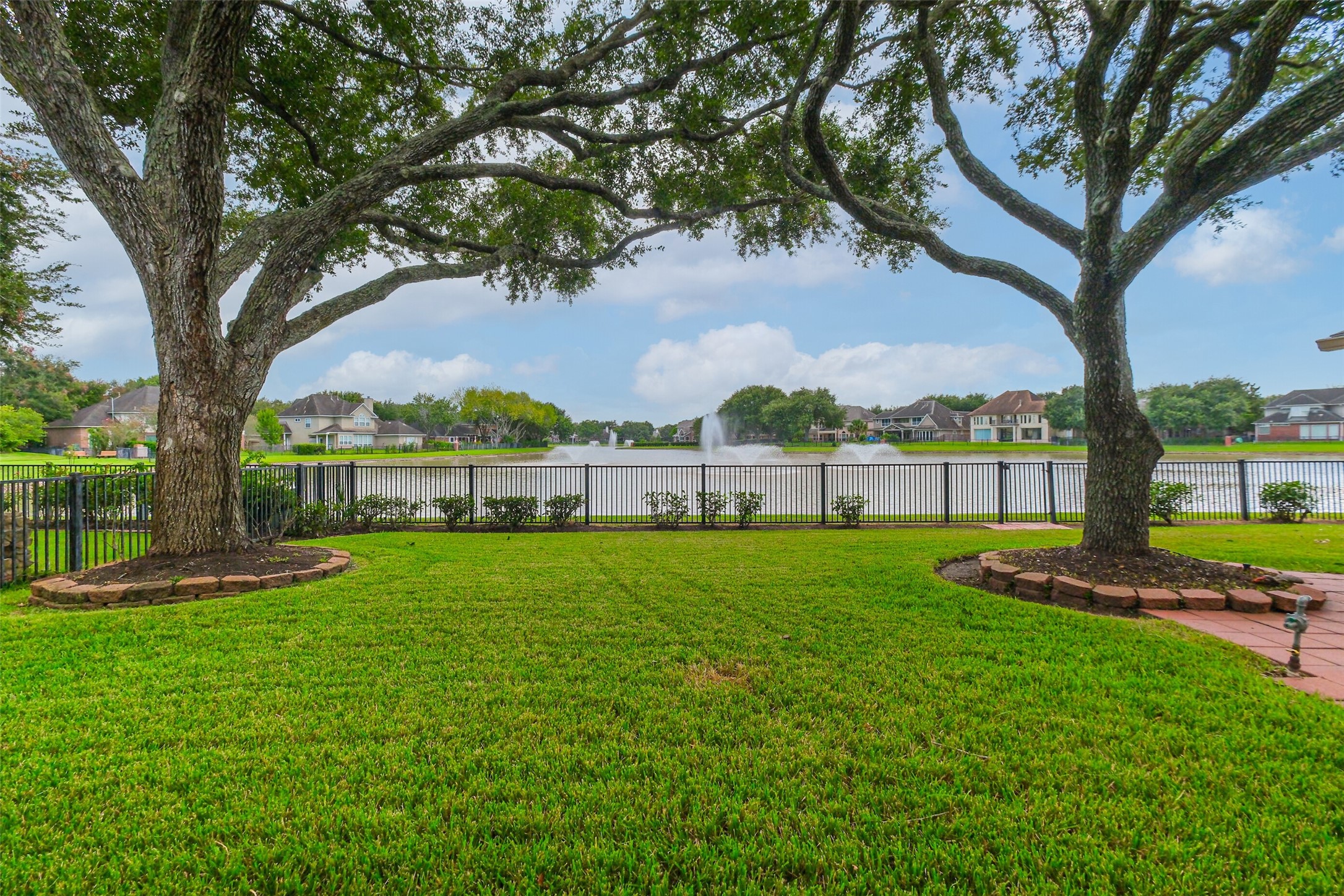 633 Clarenda Falls Drive Property Photo 44