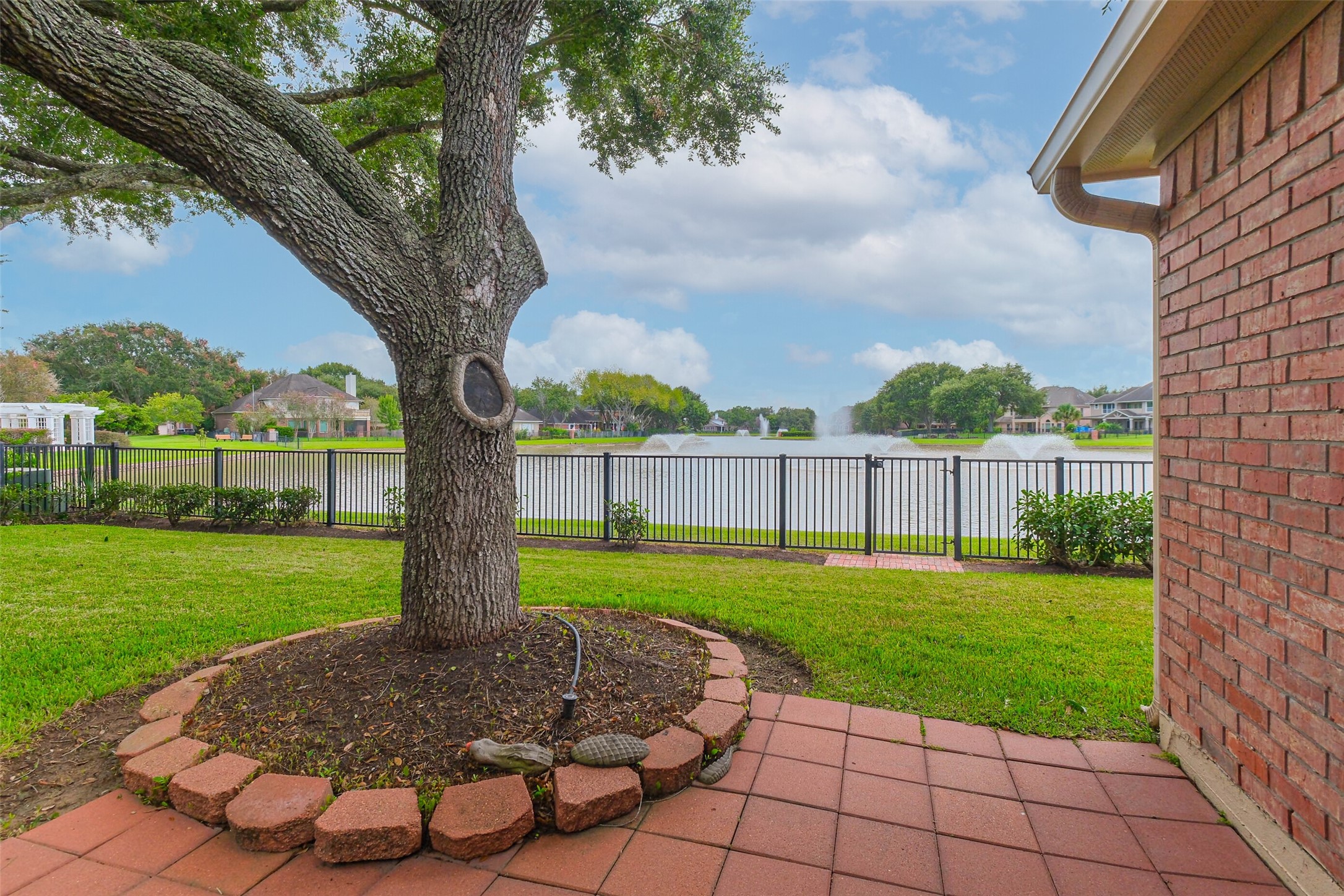 633 Clarenda Falls Drive Property Photo 49