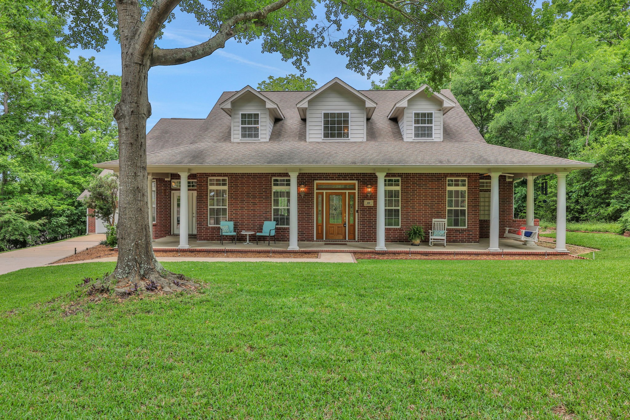 69 Lake Oaks Circle
