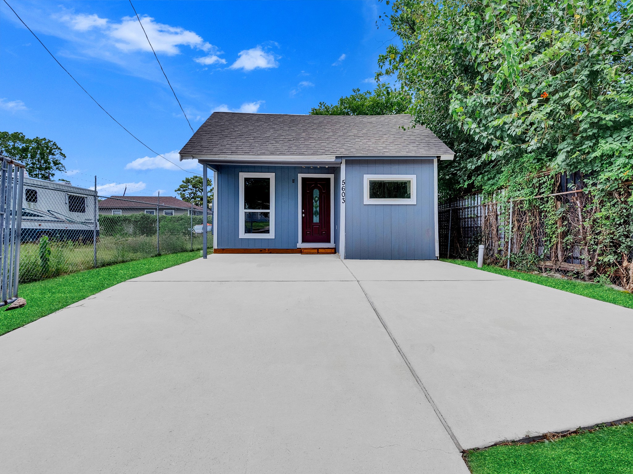 5603 N Wayside Drive Property Photo 1