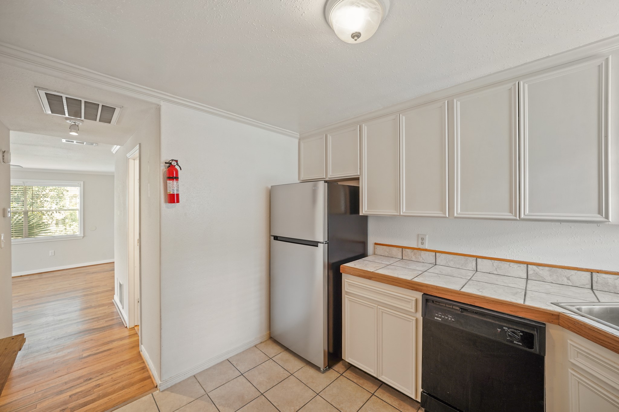 1539 Hawthorne Street 4 Property Photo 6