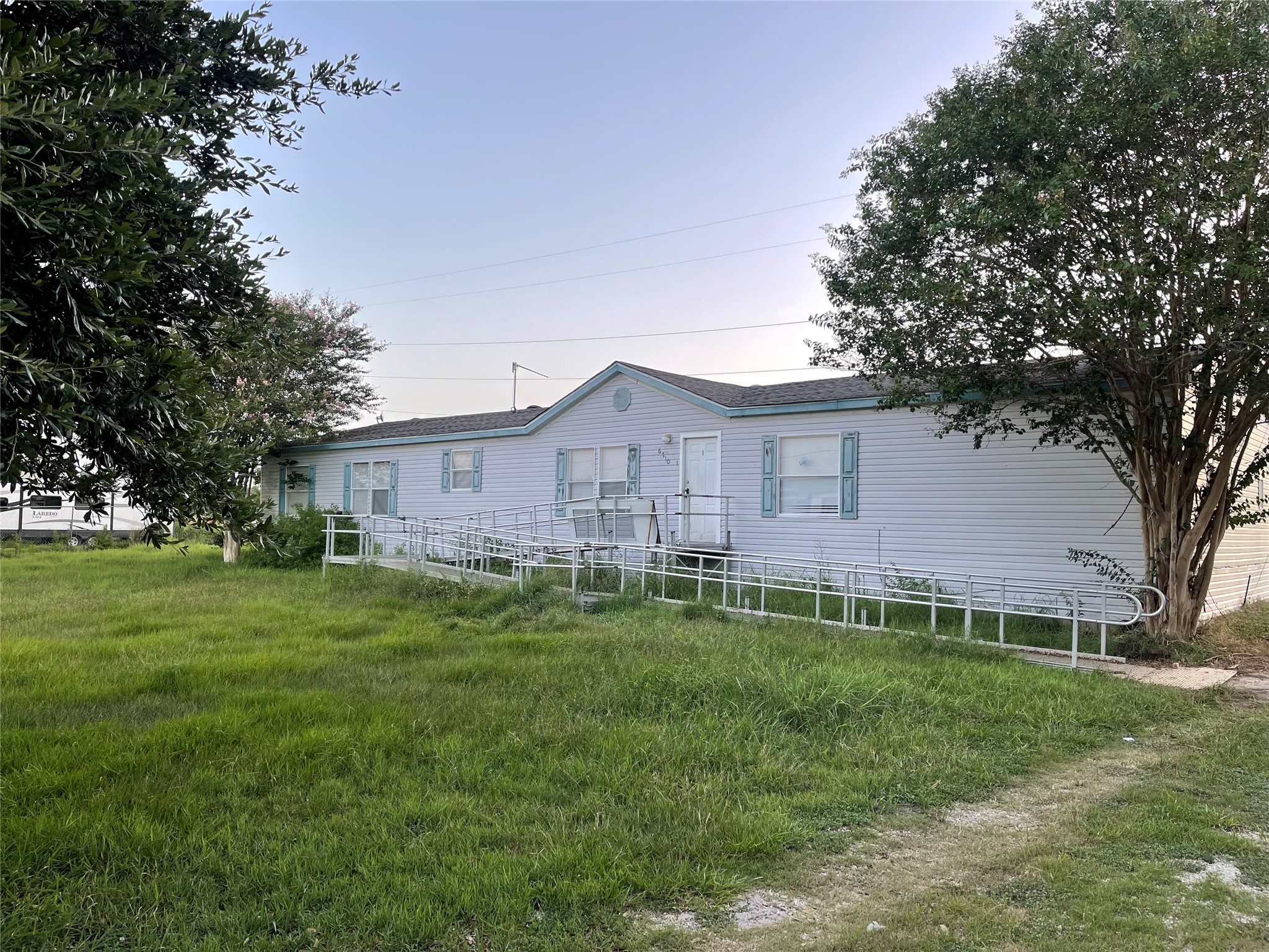 6710 Trail Loop W Property Photo 1