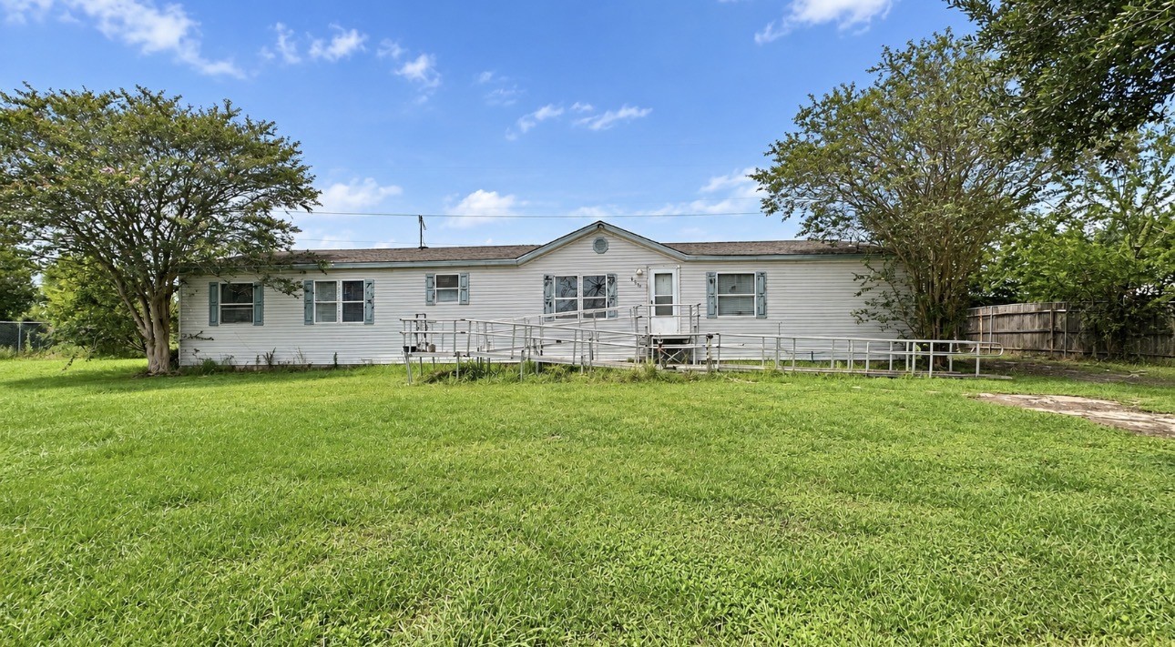 6710 Trail Loop W Property Photo 1