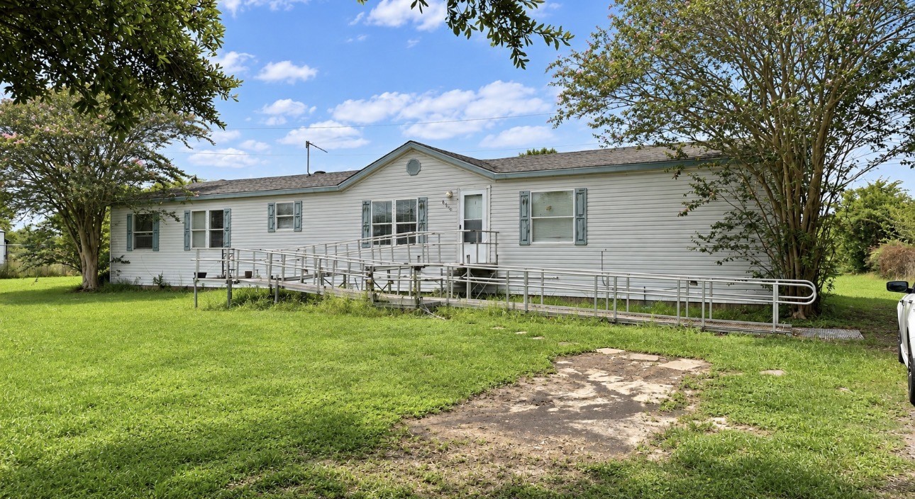 6710 Trail Loop W Property Photo 2