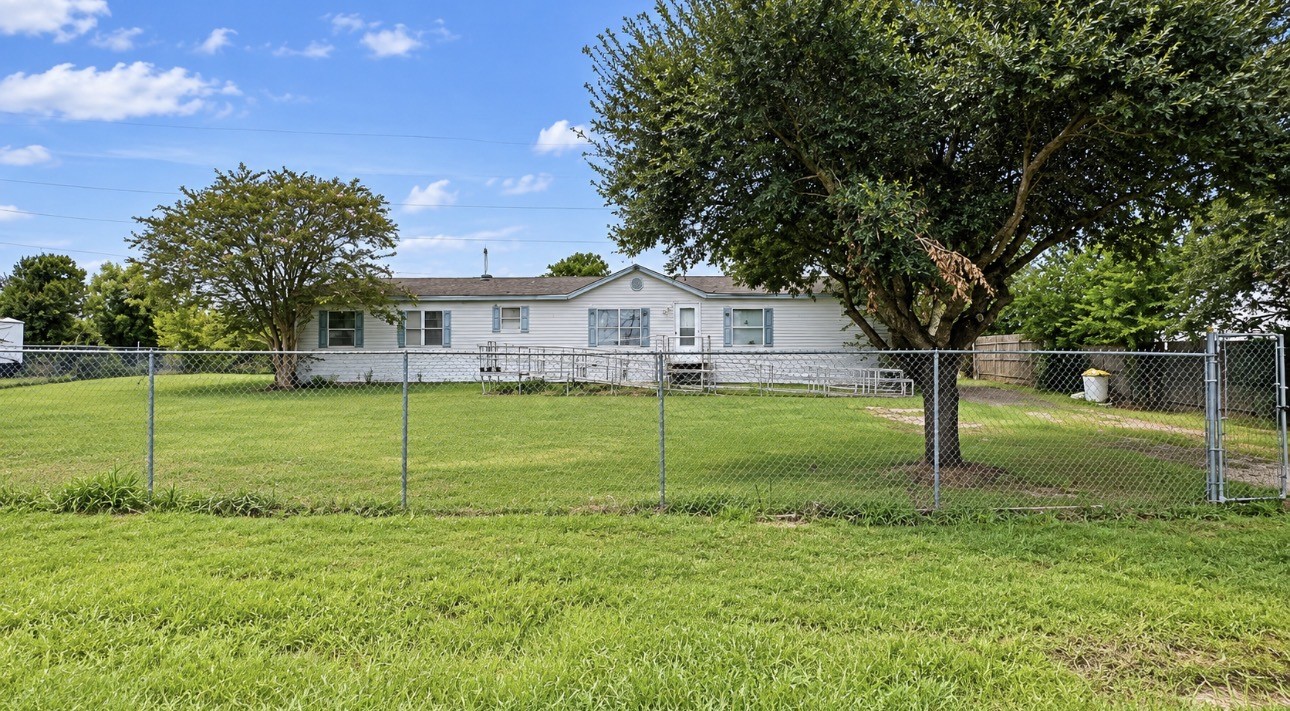 6710 Trail Loop W Property Photo 3