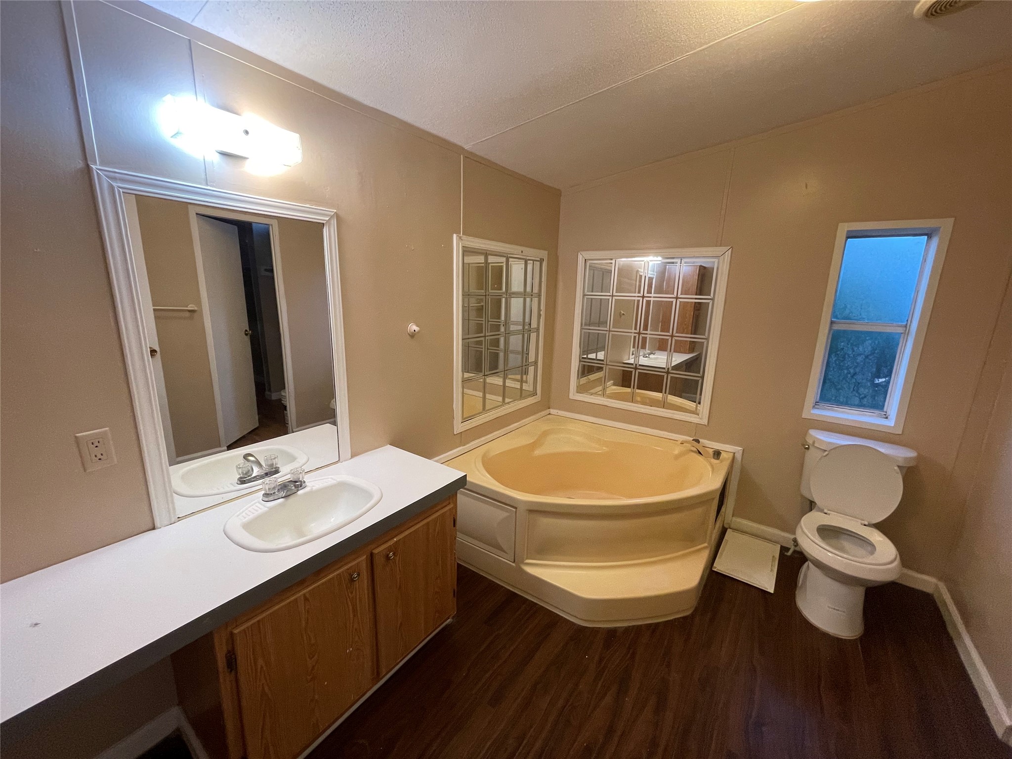 6710 Trail Loop W Property Photo 11