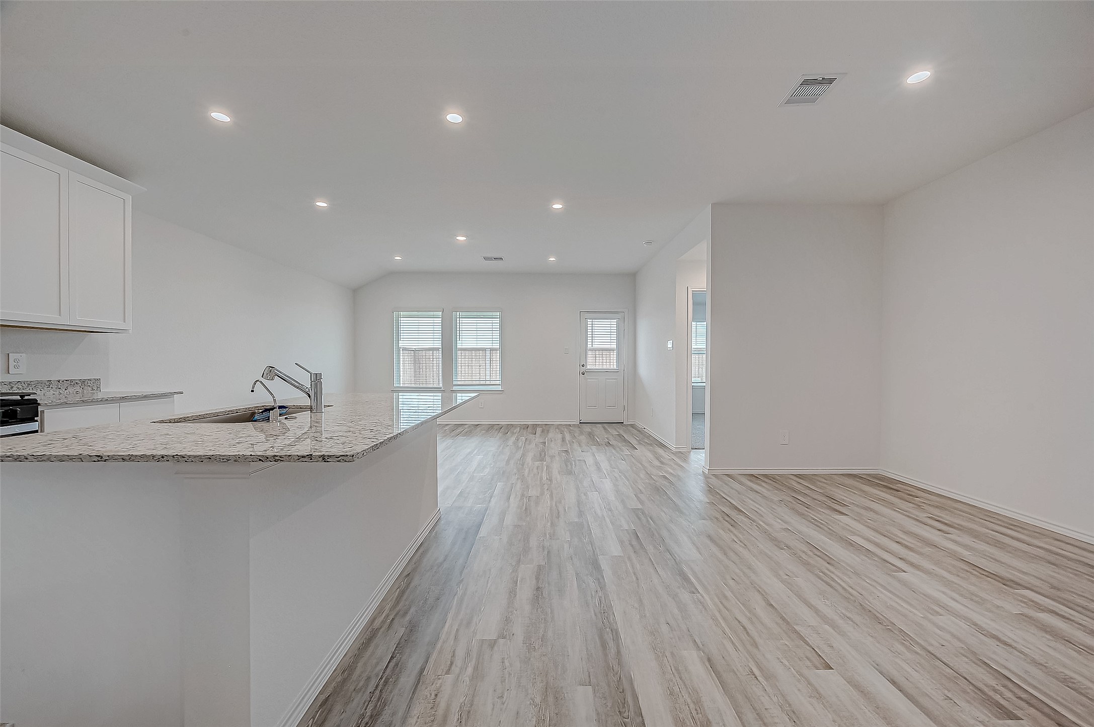 5034 Balcolm Drive Property Photo 10