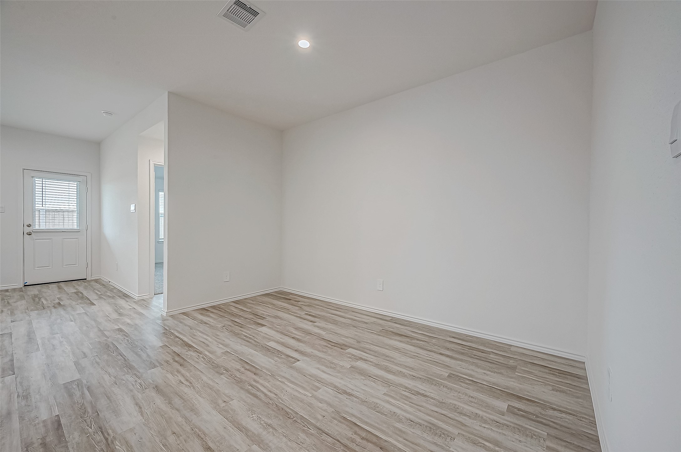 5034 Balcolm Drive Property Photo 11