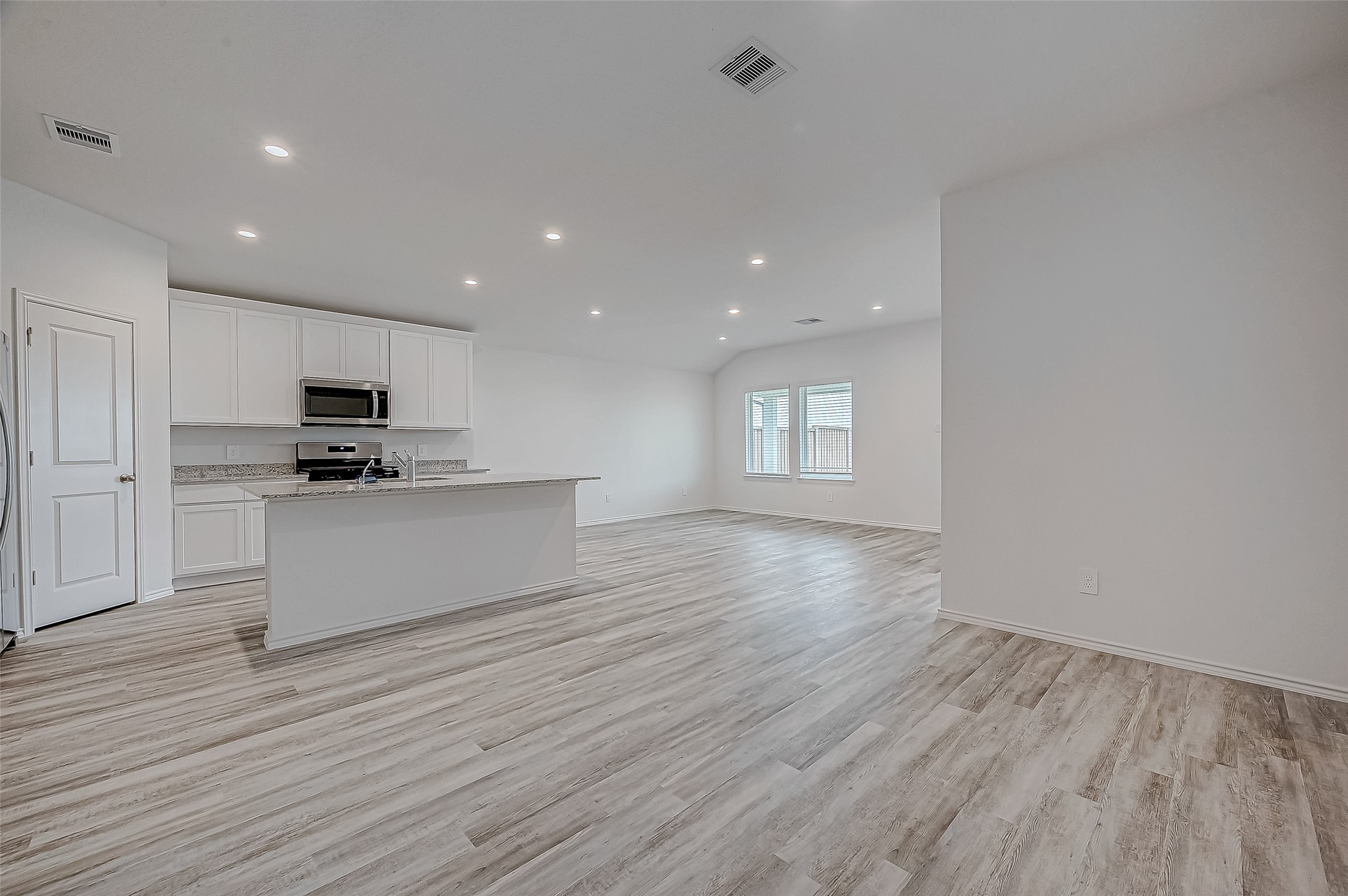 5034 Balcolm Drive Property Photo 13