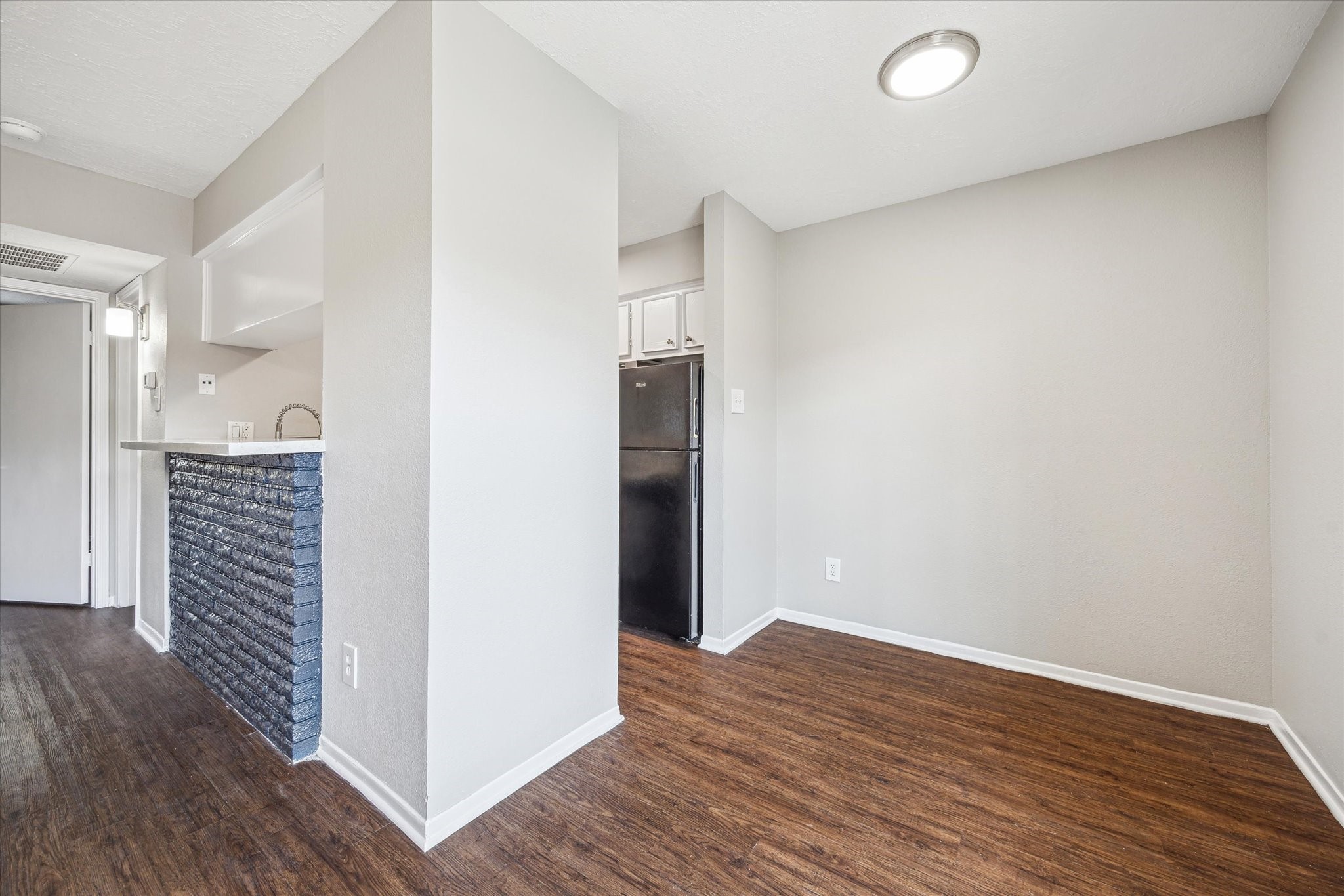 201 Emerson Street 18 Property Photo 5