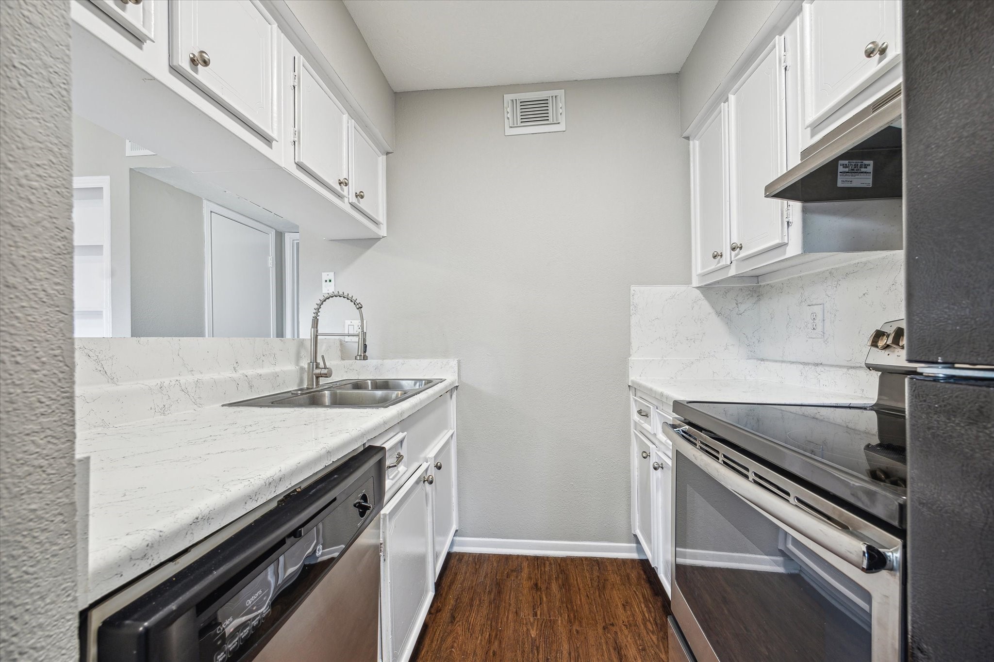 201 Emerson Street 18 Property Photo 6