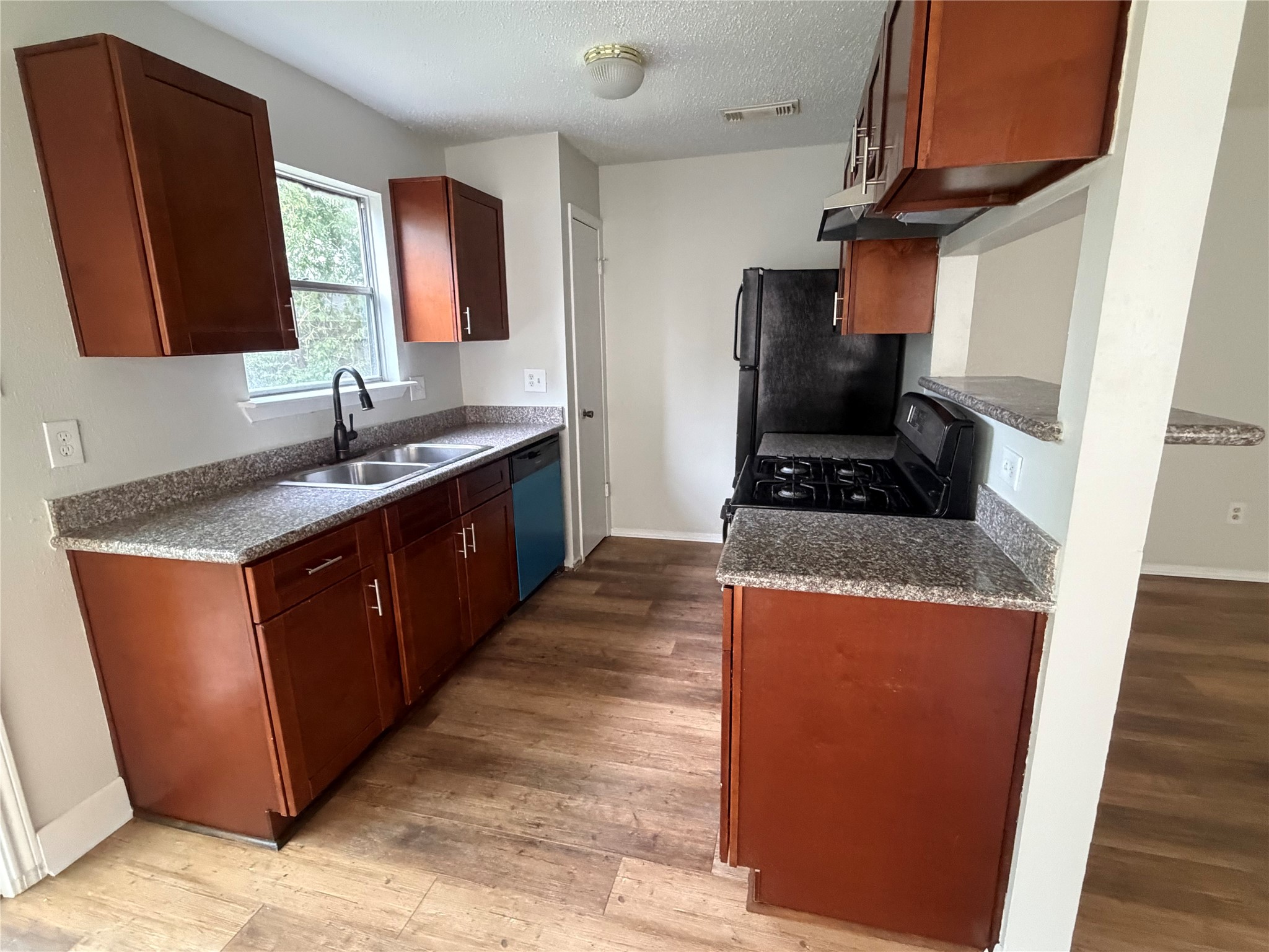 19463 Cypress Cliff Drive Property Photo 3