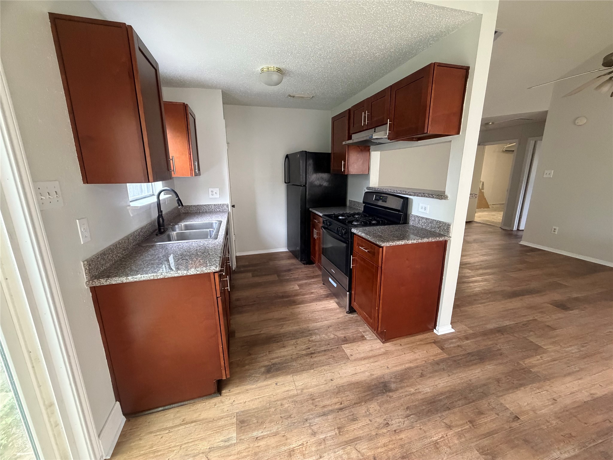19463 Cypress Cliff Drive Property Photo 4