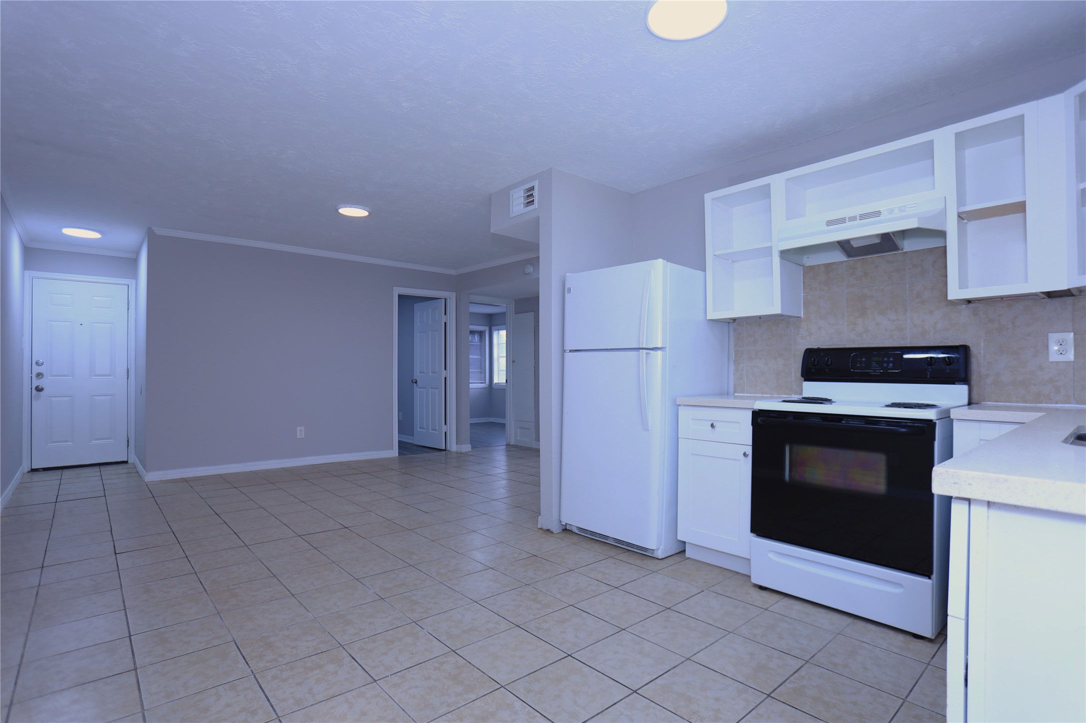 123 W 6th Street 2 Property Photo 3