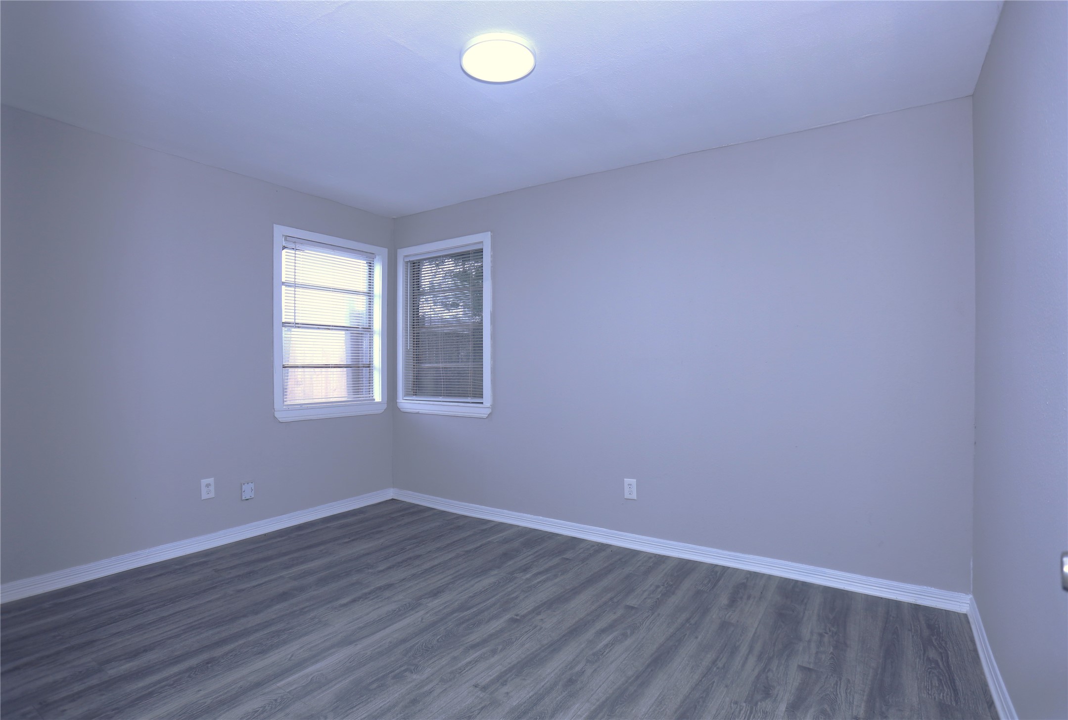 123 W 6th Street 2 Property Photo 4