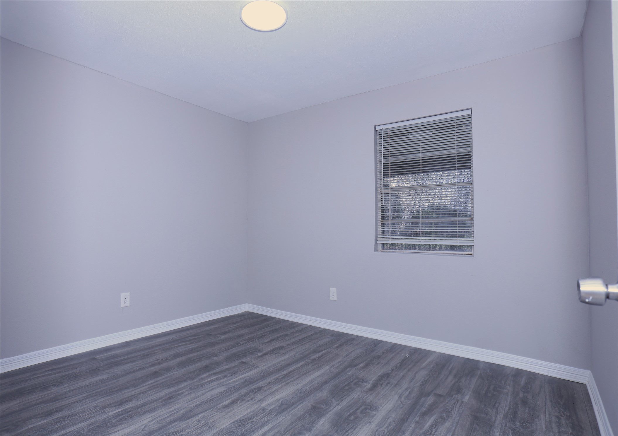 123 W 6th Street 2 Property Photo 6