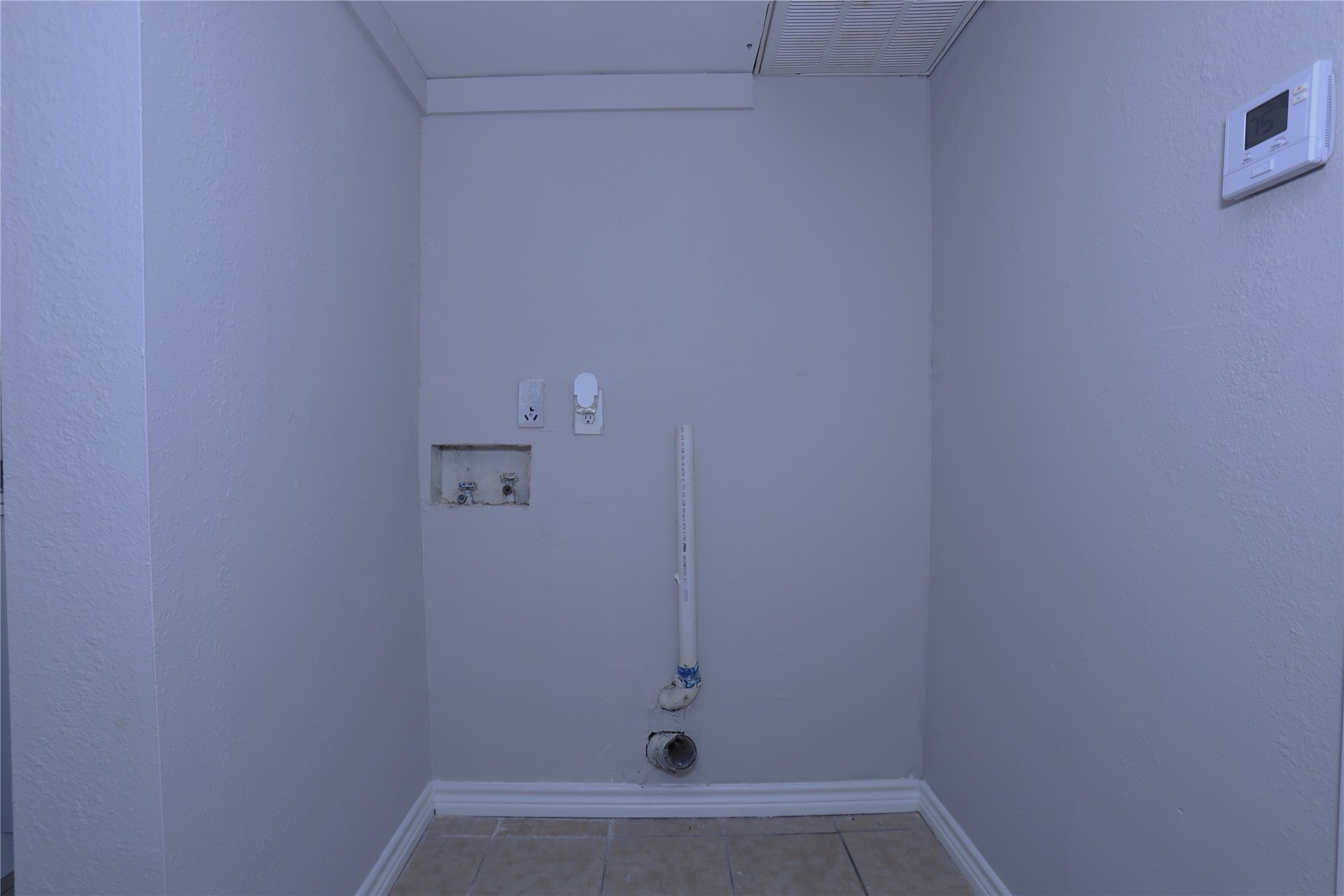 123 W 6th Street 2 Property Photo 8