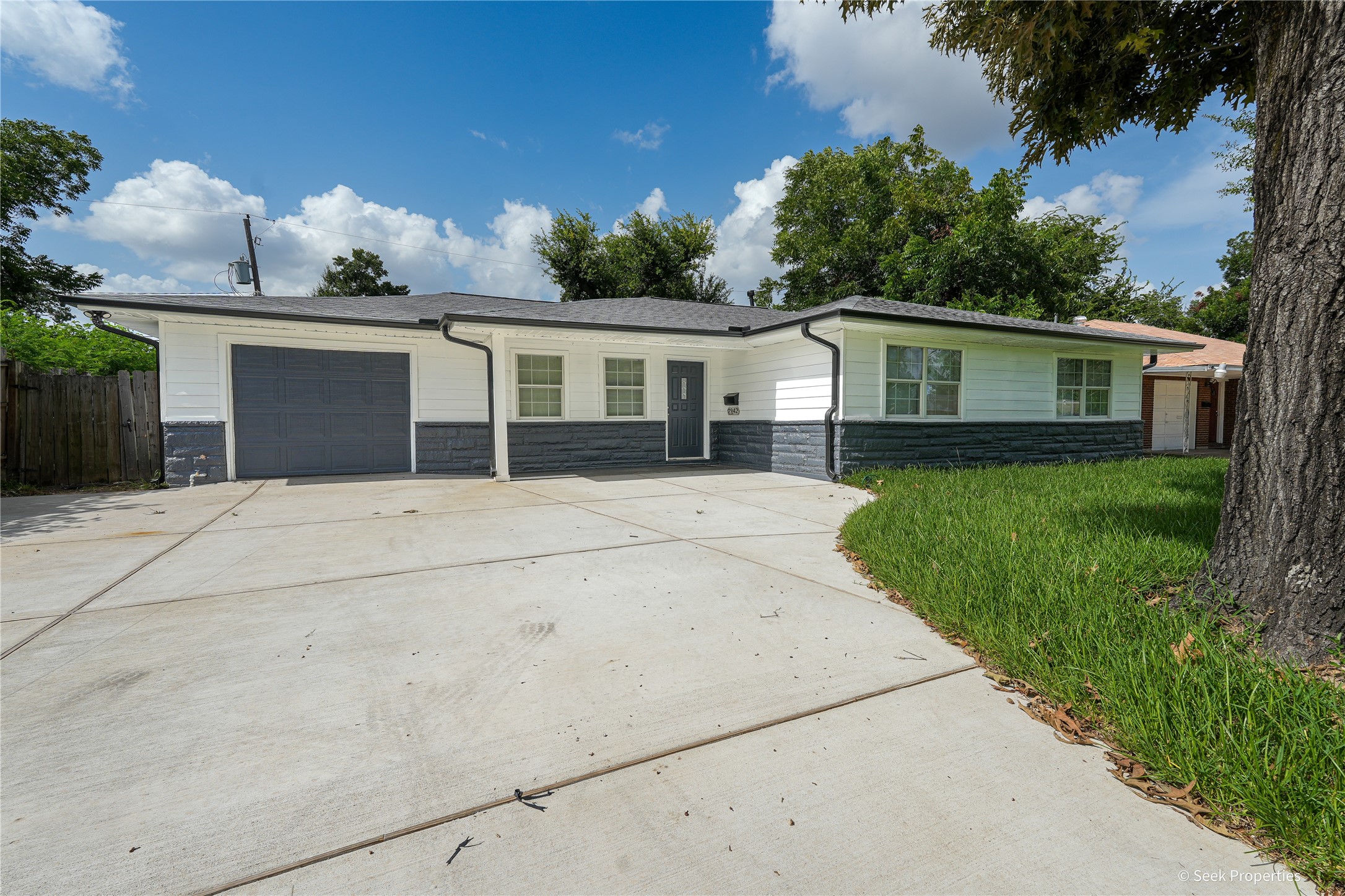 7942 Hammerly Boulevard Property Photo 2