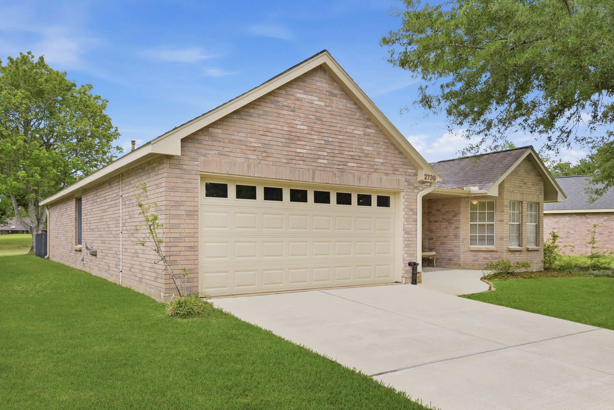 2739 S Peach Hollow Circle Property Photo 2
