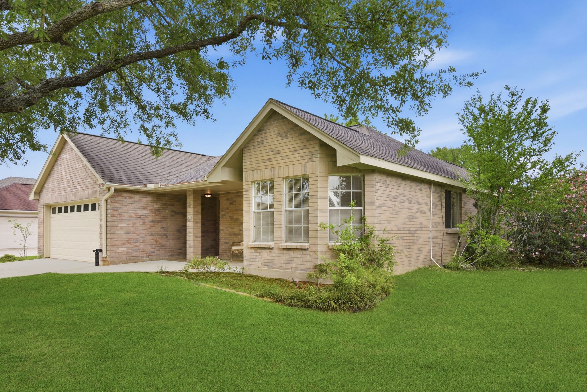 2739 S Peach Hollow Circle Property Photo 3