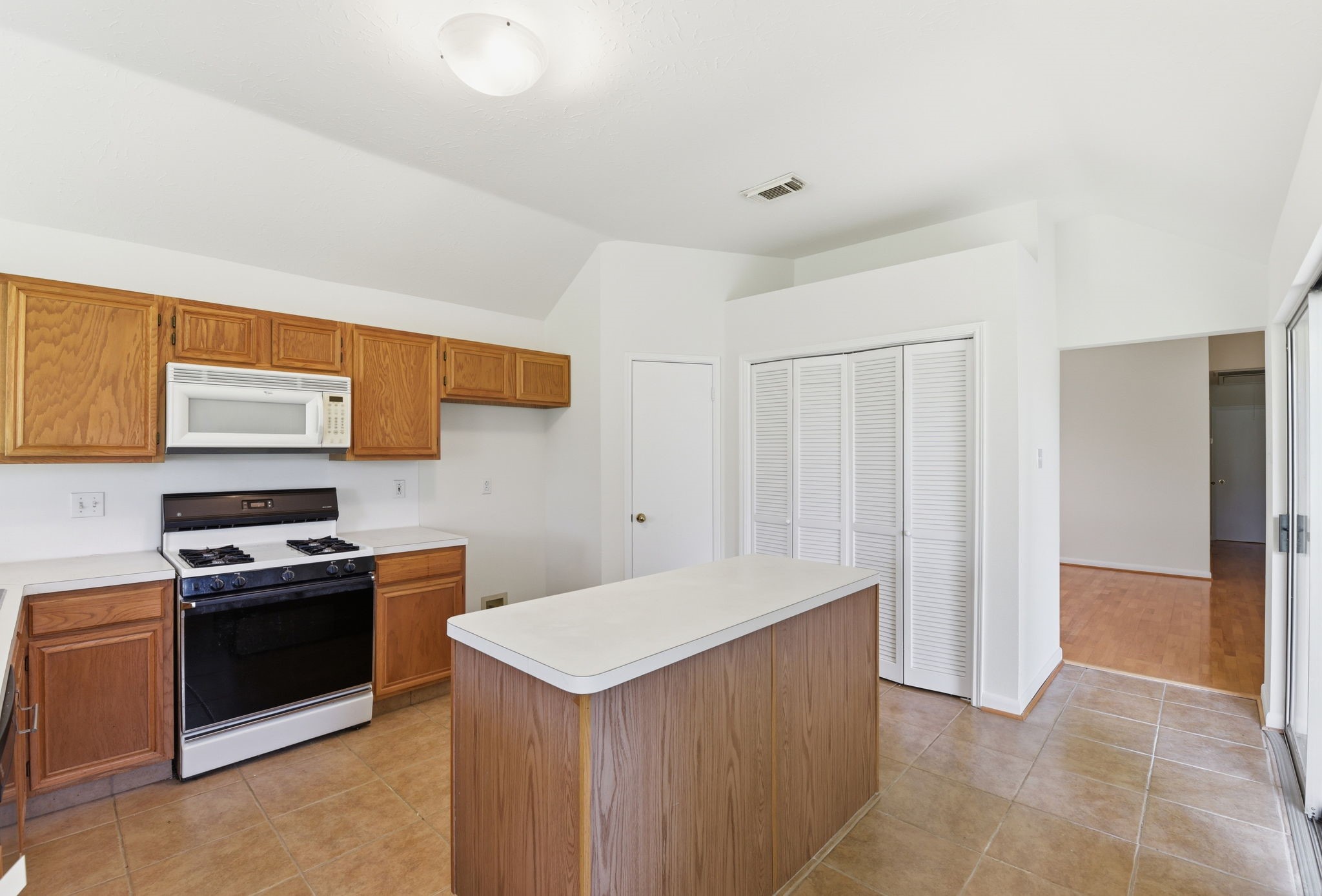 2739 S Peach Hollow Circle Property Photo 16