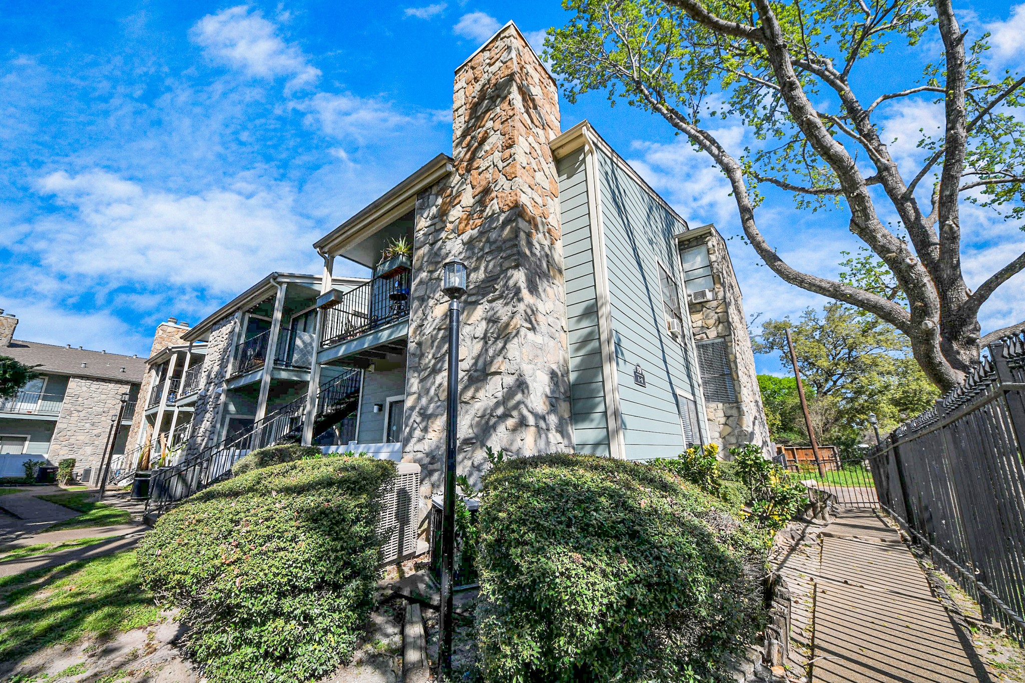 3750 Tanglewilde Street A7 Property Photo 3