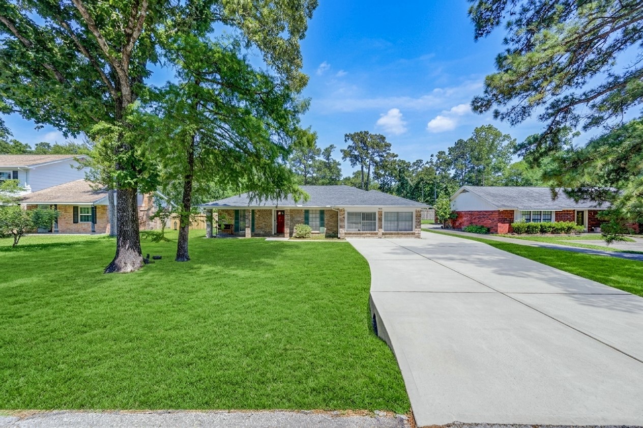 24522 Glen Loch Drive Property Photo 1