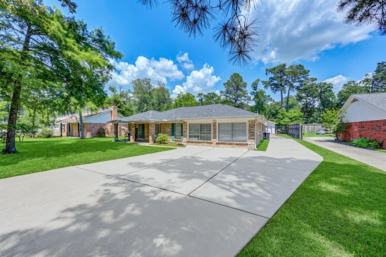 24522 Glen Loch Drive Property Photo 2