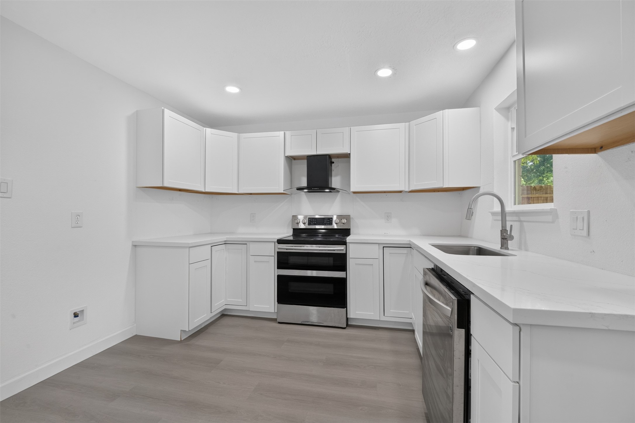 4247 Rosegate Drive Property Photo 8