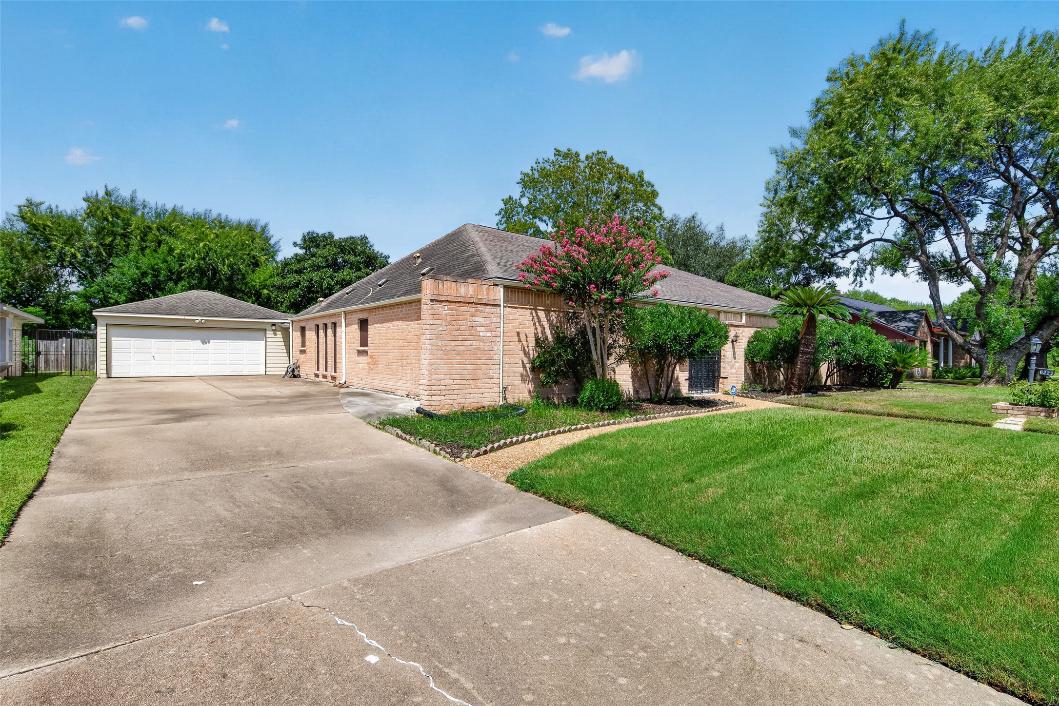 6222 Creekbend Drive Property Photo 2