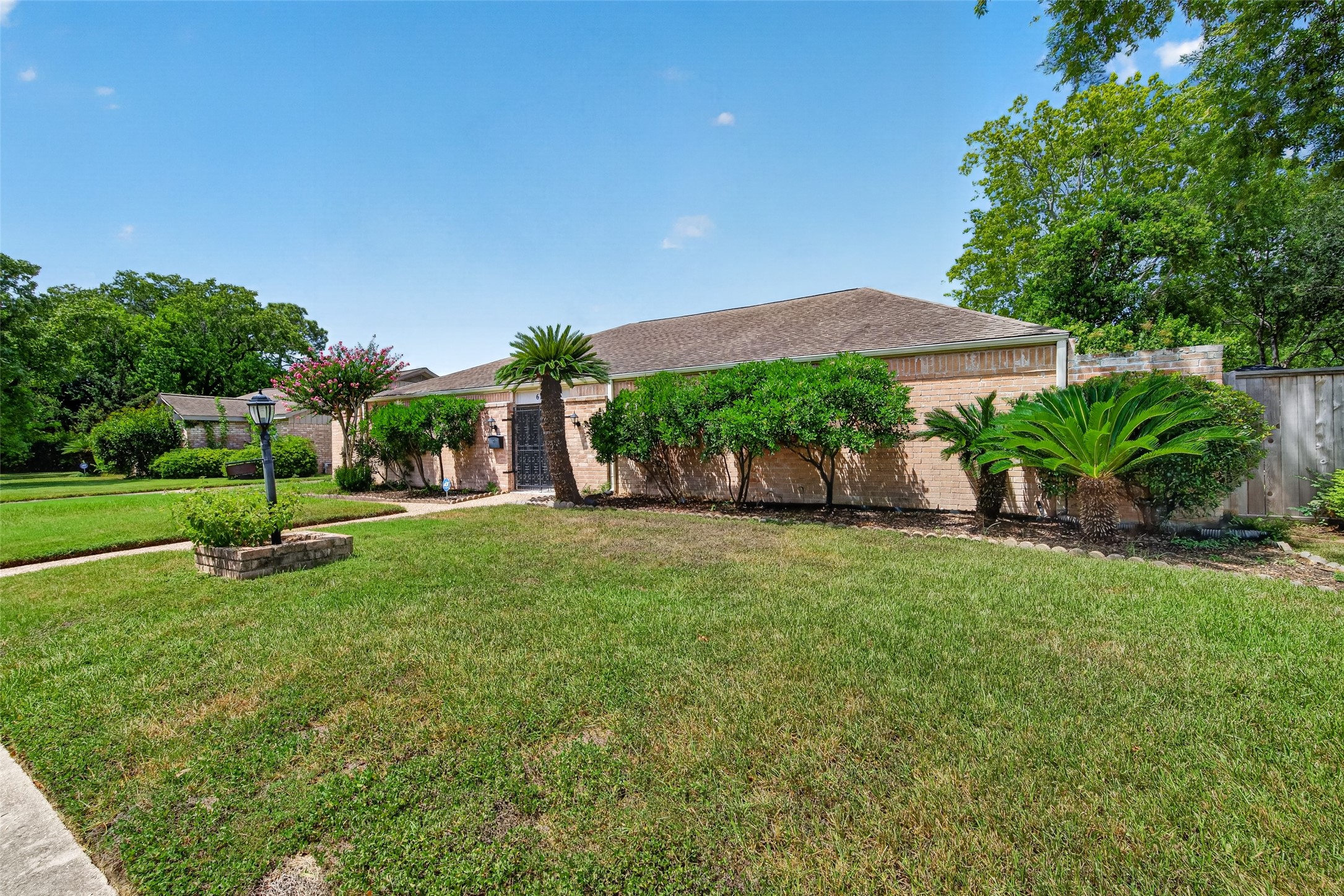 6222 Creekbend Drive Property Photo 3