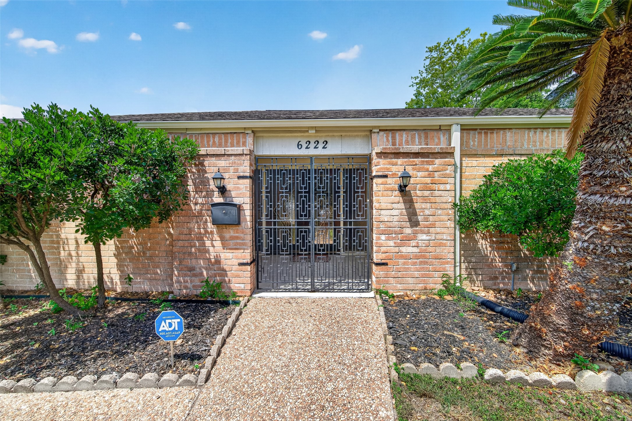 6222 Creekbend Drive Property Photo 4