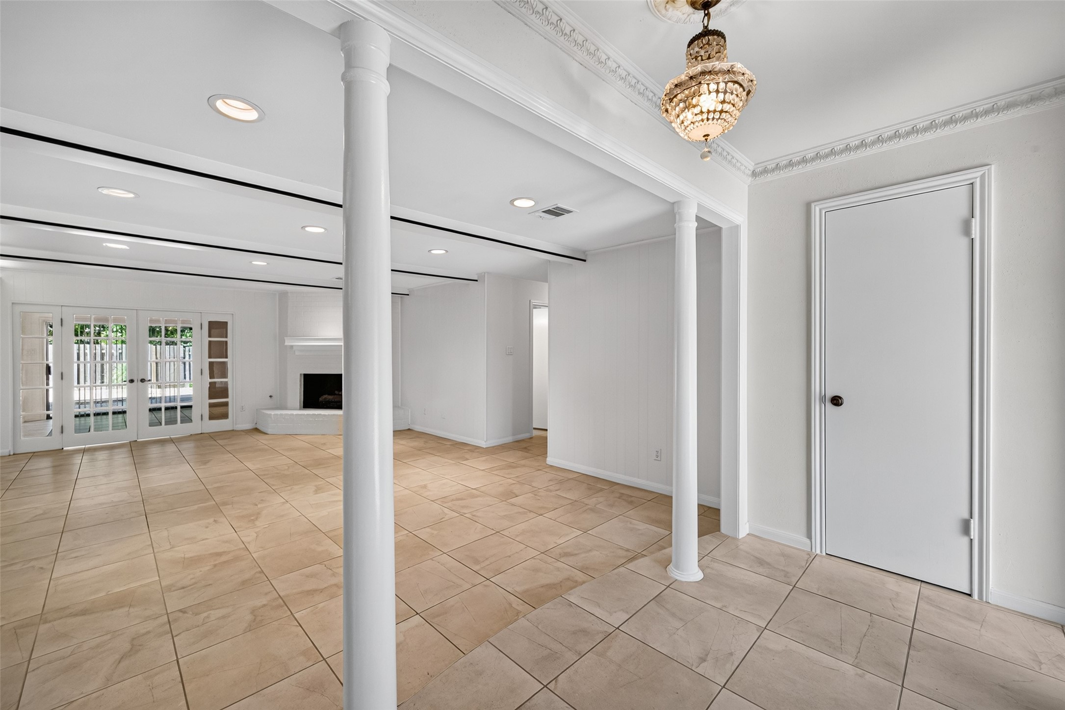 6222 Creekbend Drive Property Photo 6