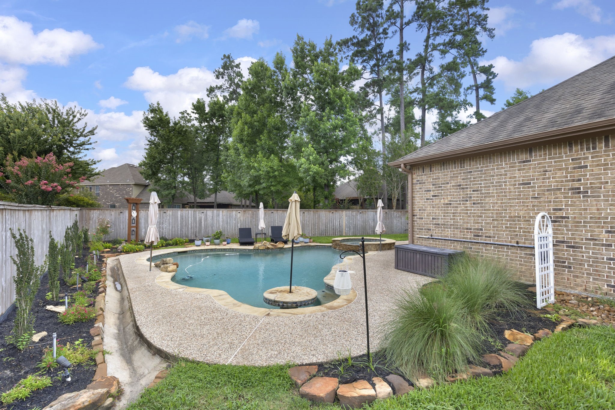 99 N Almondell Circle Property Photo 33