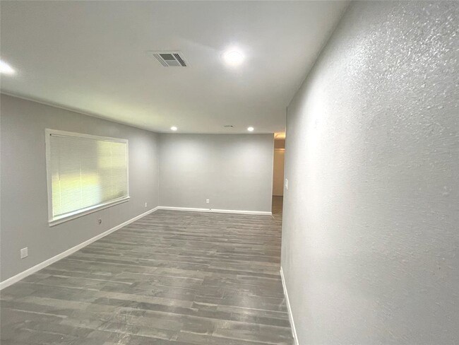 2630 34th Avenue N Property Photo 3