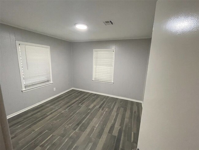 2630 34th Avenue N Property Photo 11