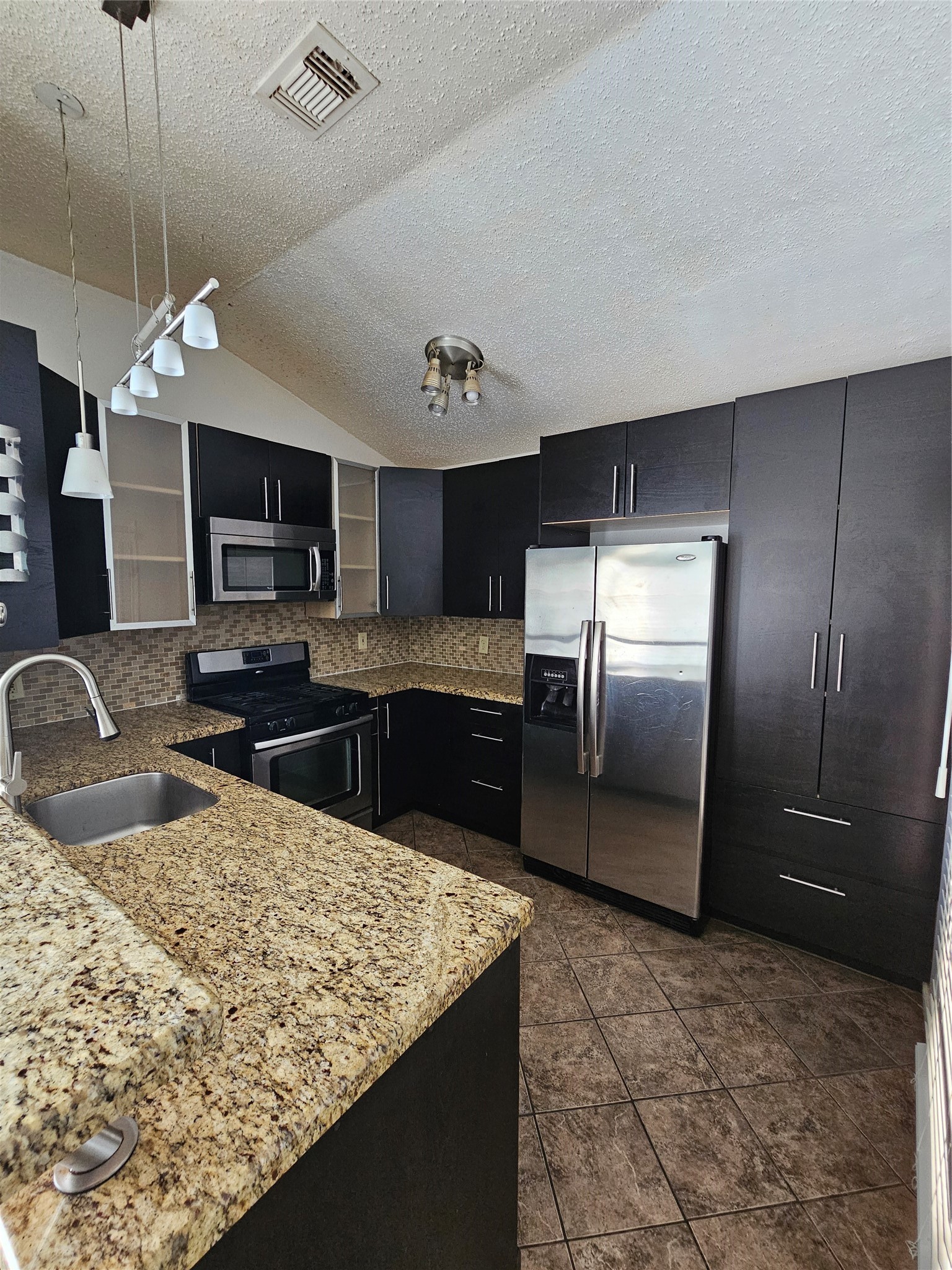 17051 Carbridge Drive Property Photo 6